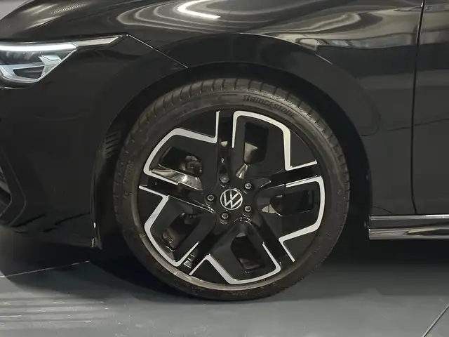 Volkswagen Golf view 9