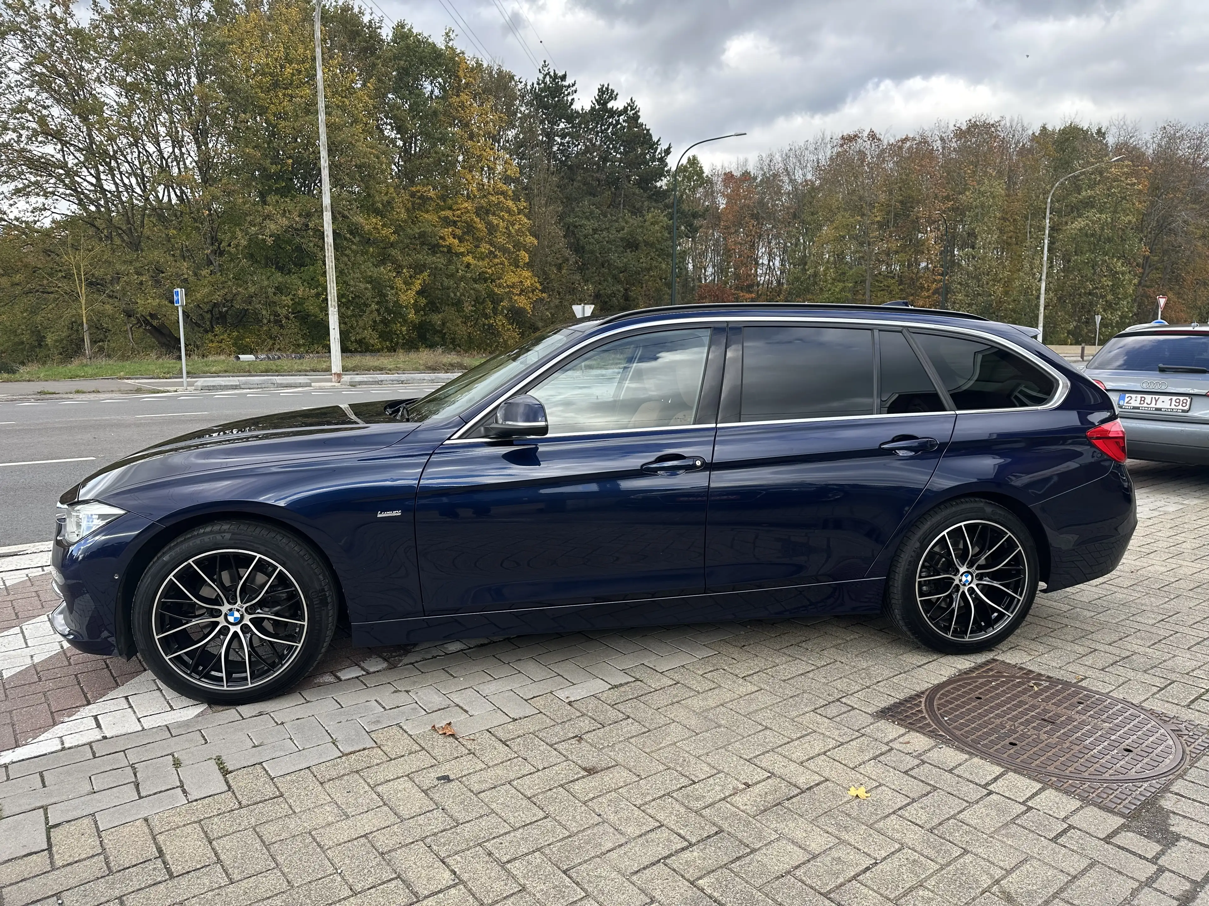 BMW 316 dA Luxury / GPS Cuir LED Caméra Cruise Capteurs — photo 6