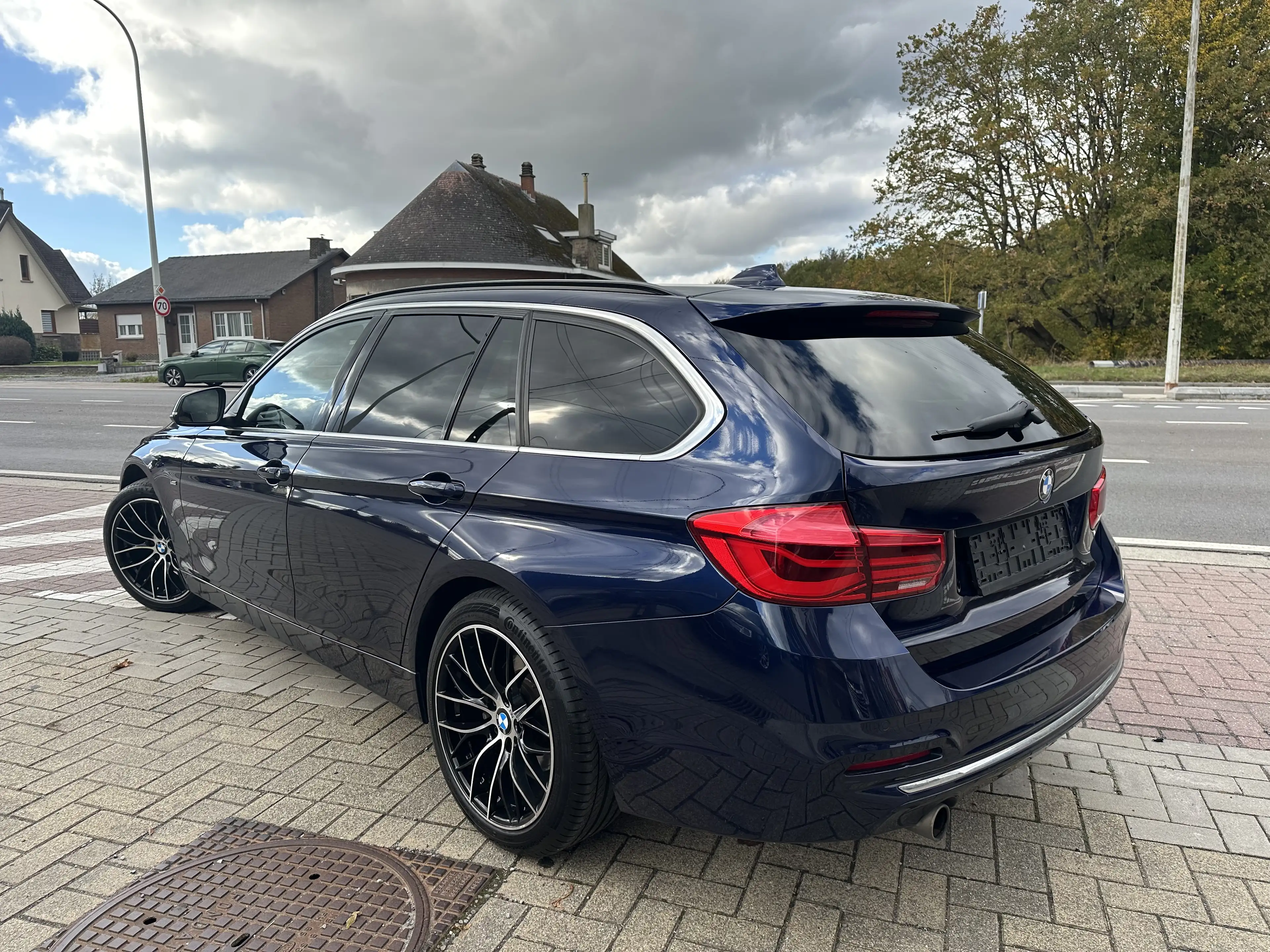 BMW 316 dA Luxury / GPS Cuir LED Caméra Cruise Capteurs — photo 3