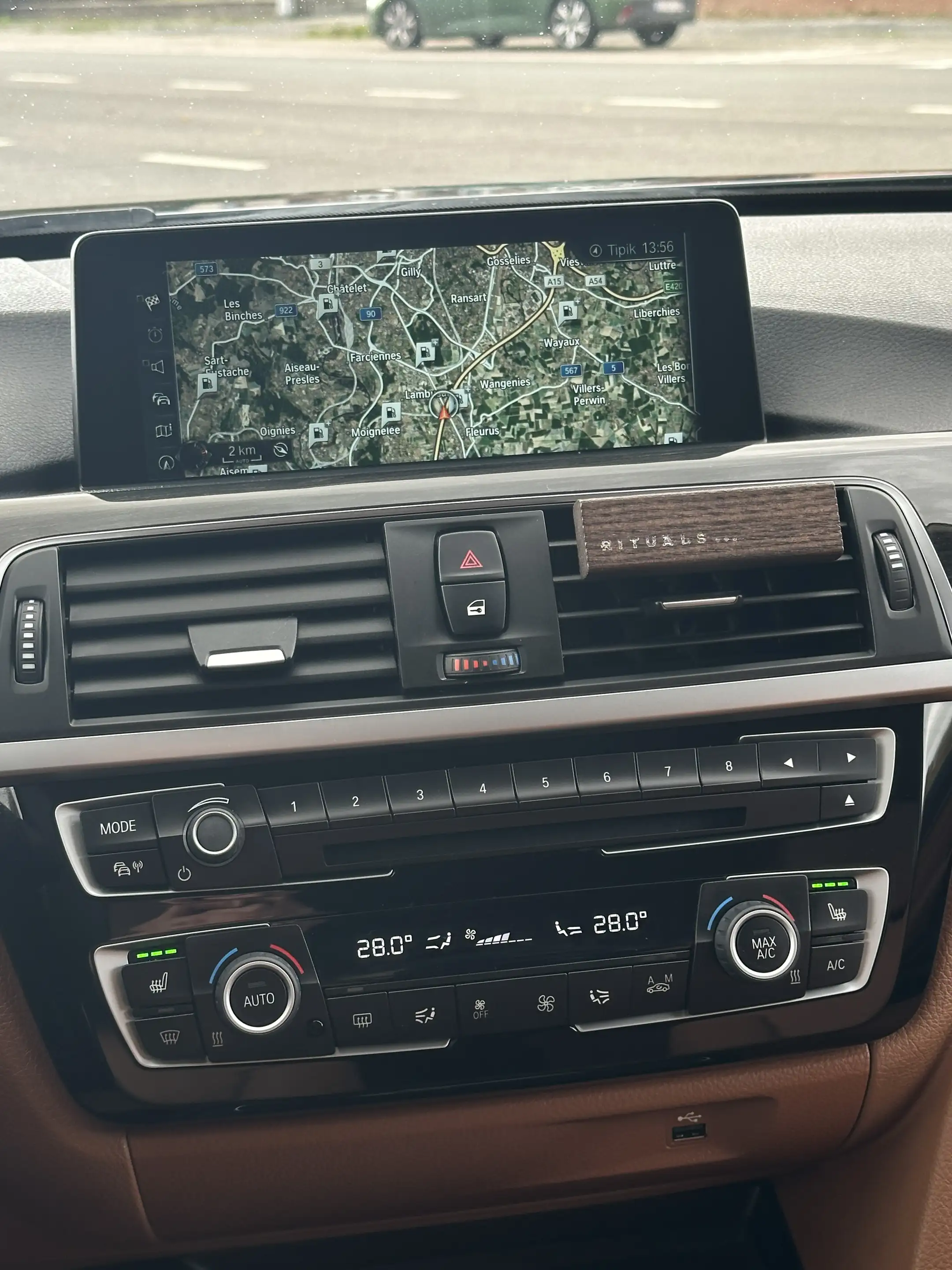 BMW 316 dA Luxury / GPS Cuir LED Caméra Cruise Capteurs — photo 11