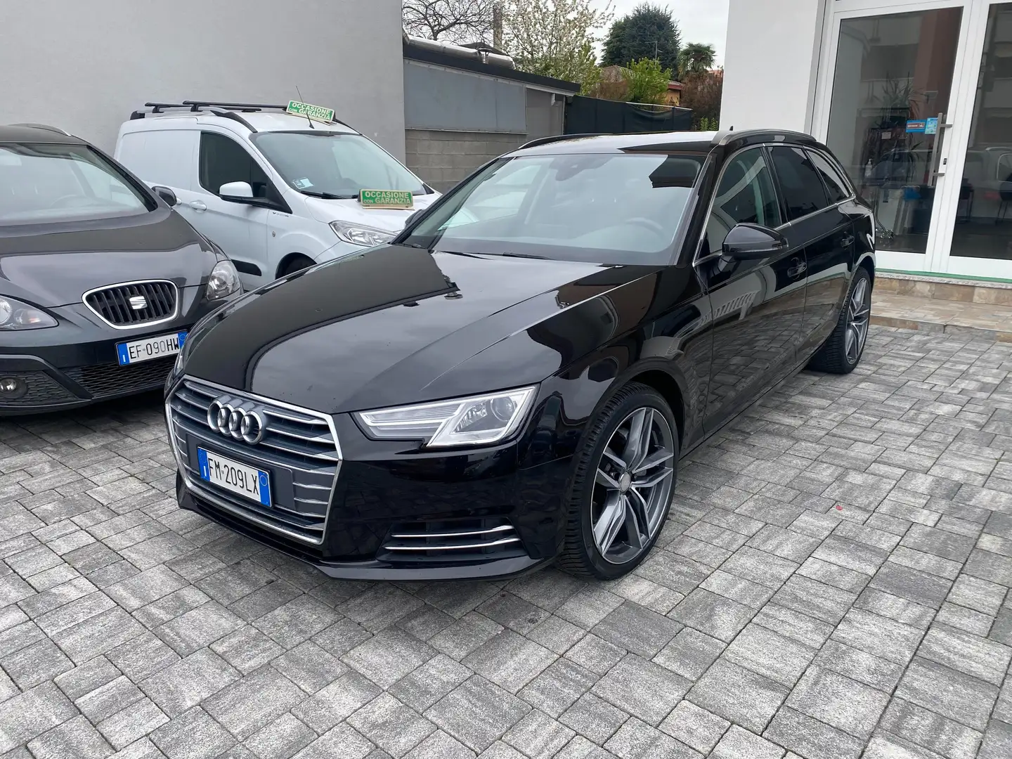 Audi A4 Avant 40 2.0 tdi Business 190cv s-tronic REALE Negro - 1
