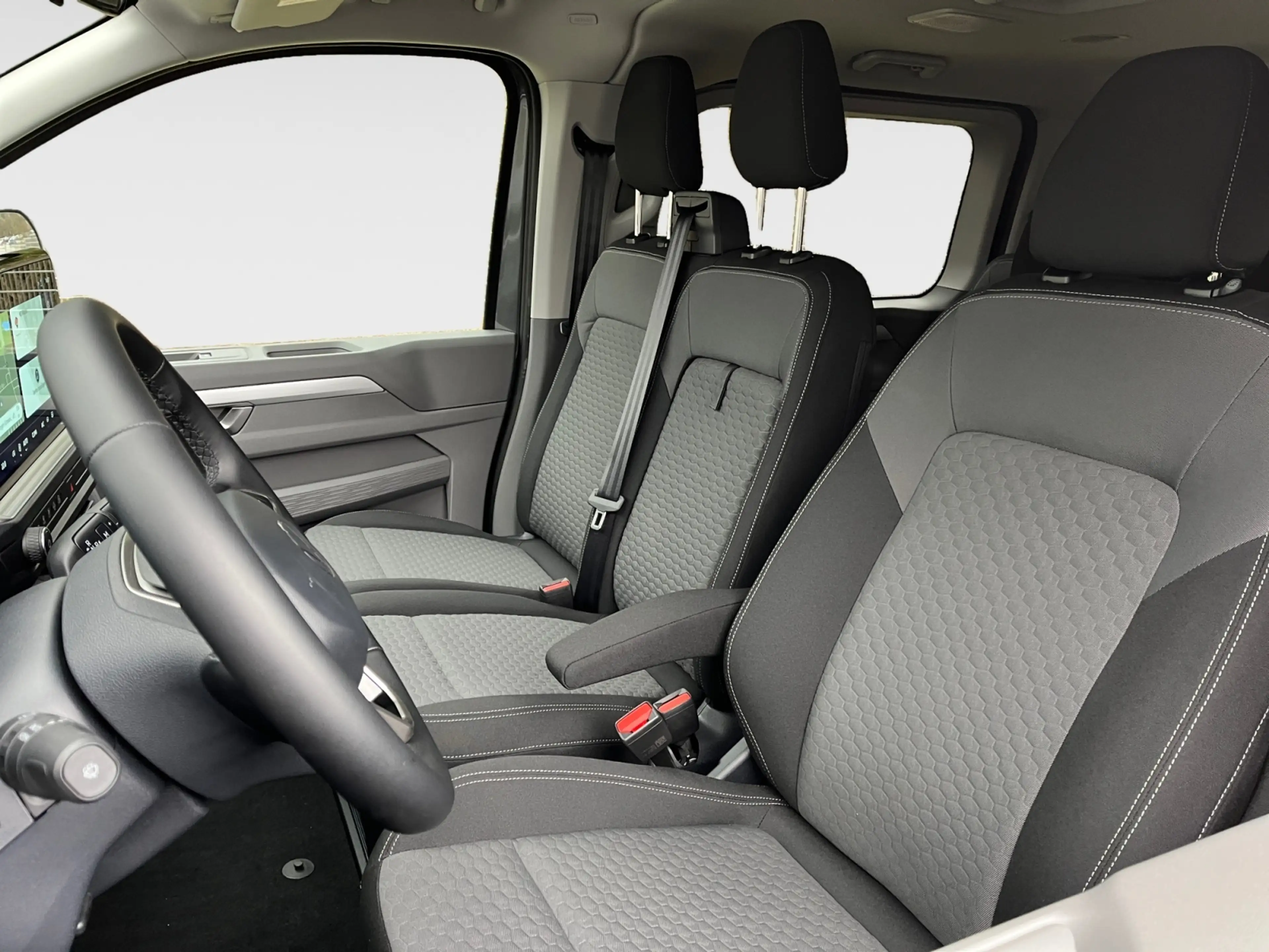 Volkswagen T7 Caravelle LR 2,0 TDI DSG 9-Stz Life AHK 360° — photo 8