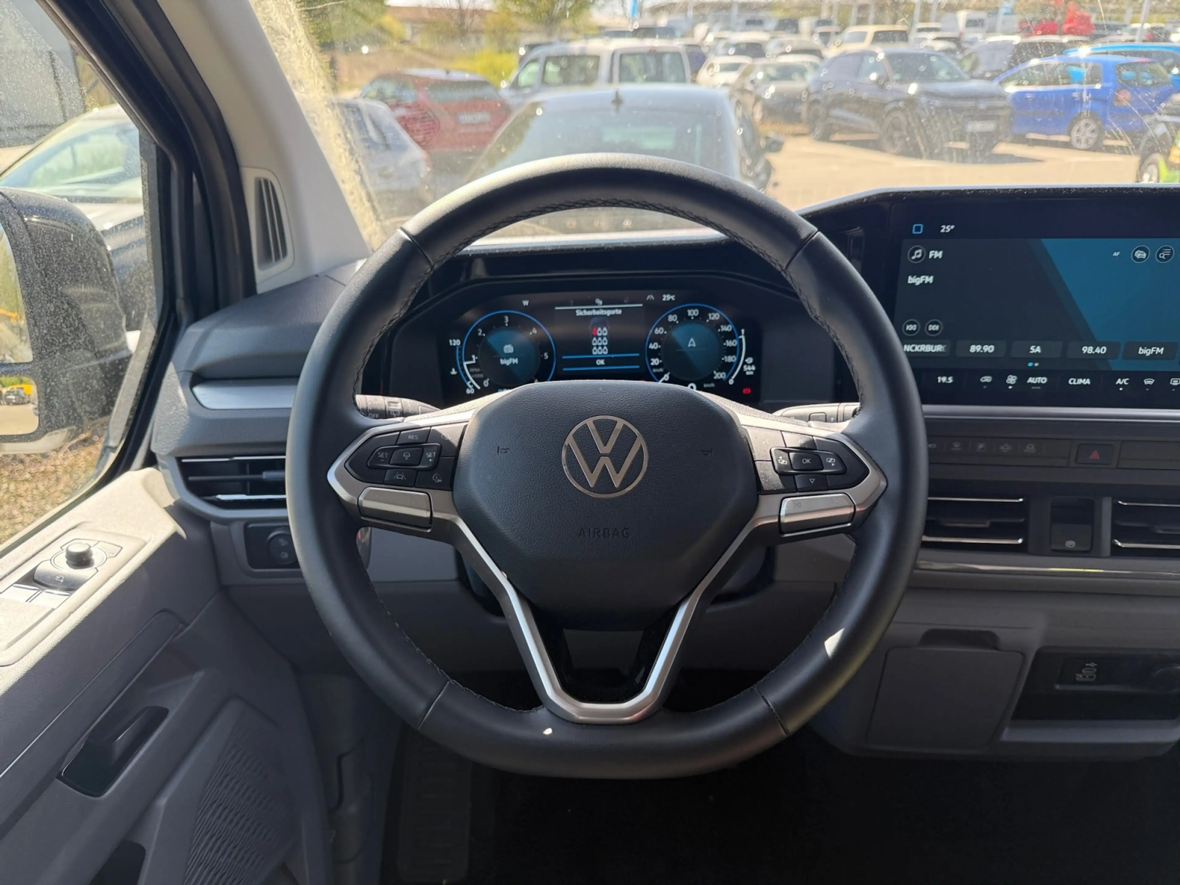 Volkswagen T7 Caravelle LR 2,0 TDI DSG 9-Stz Life AHK 360° — photo 12