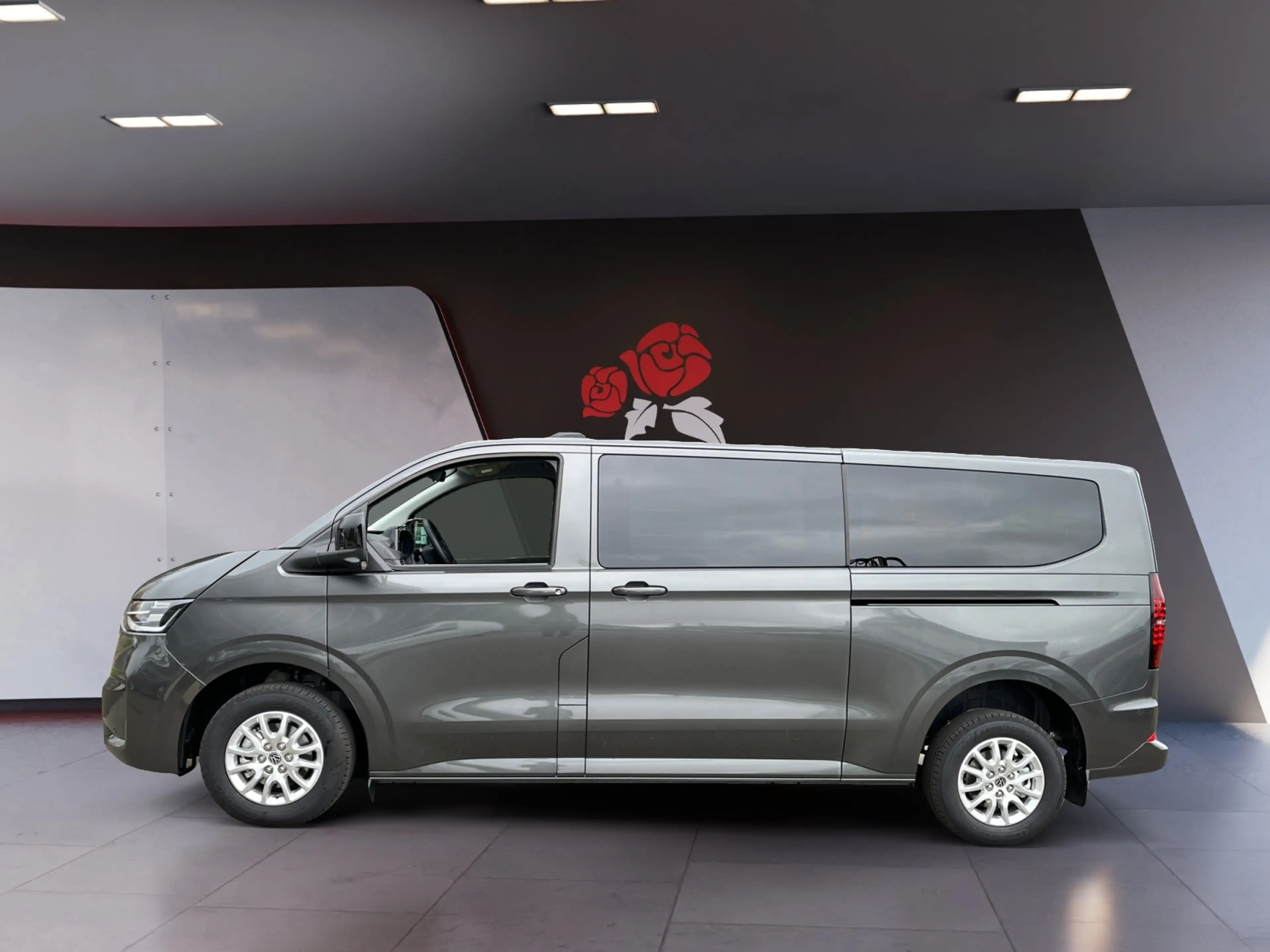 Volkswagen T7 Caravelle LR 2,0 TDI DSG 9-Stz Life AHK 360° — photo 3