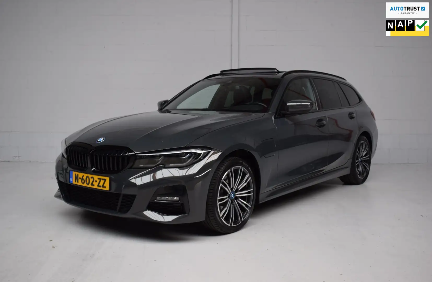 BMW 320 3-serie Touring 320e M-SPORT ORG.NED / PANORAMADAK Gris - 1