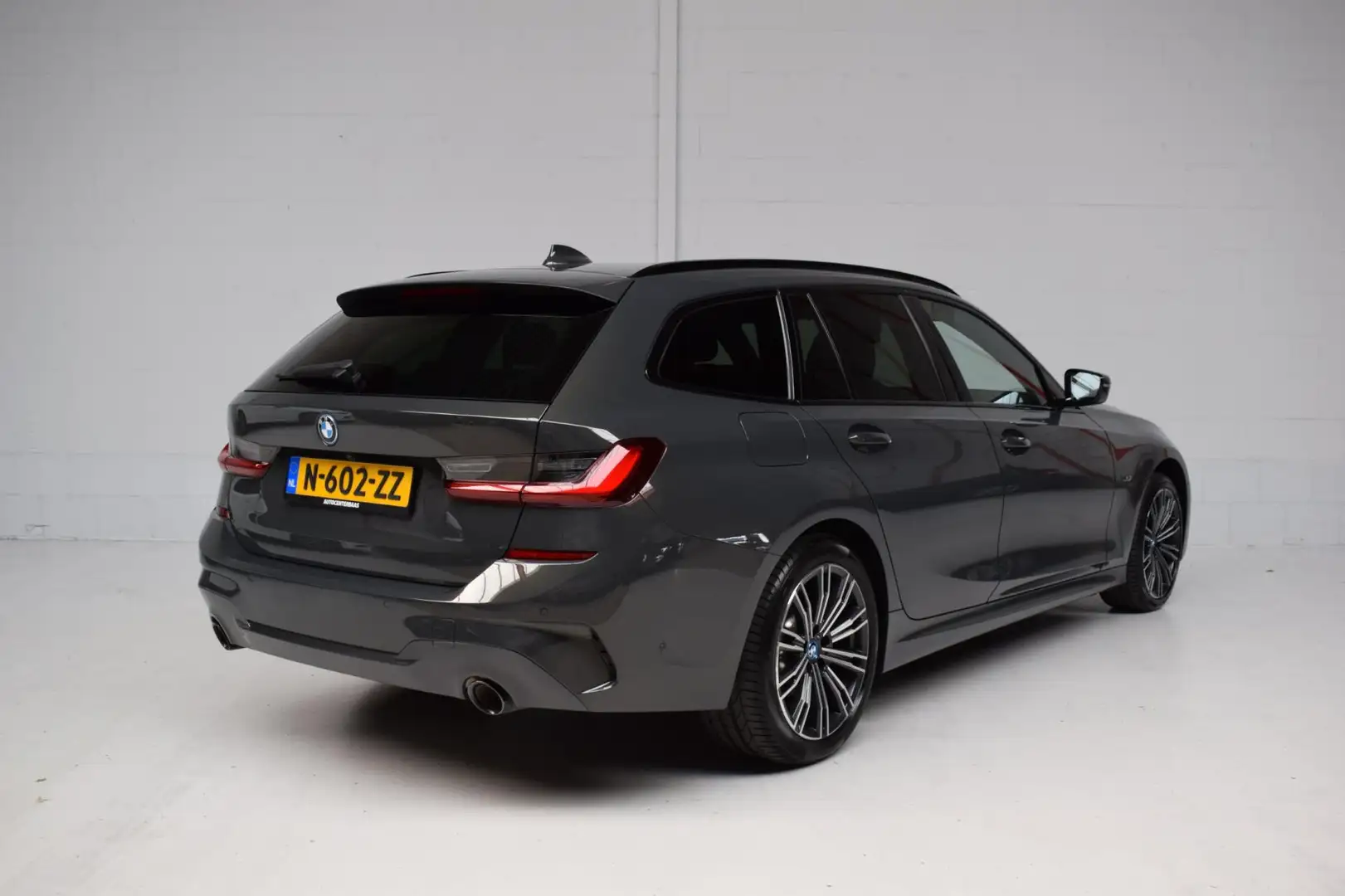 BMW 320 3-serie Touring 320e M-SPORT ORG.NED / PANORAMADAK Gris - 2