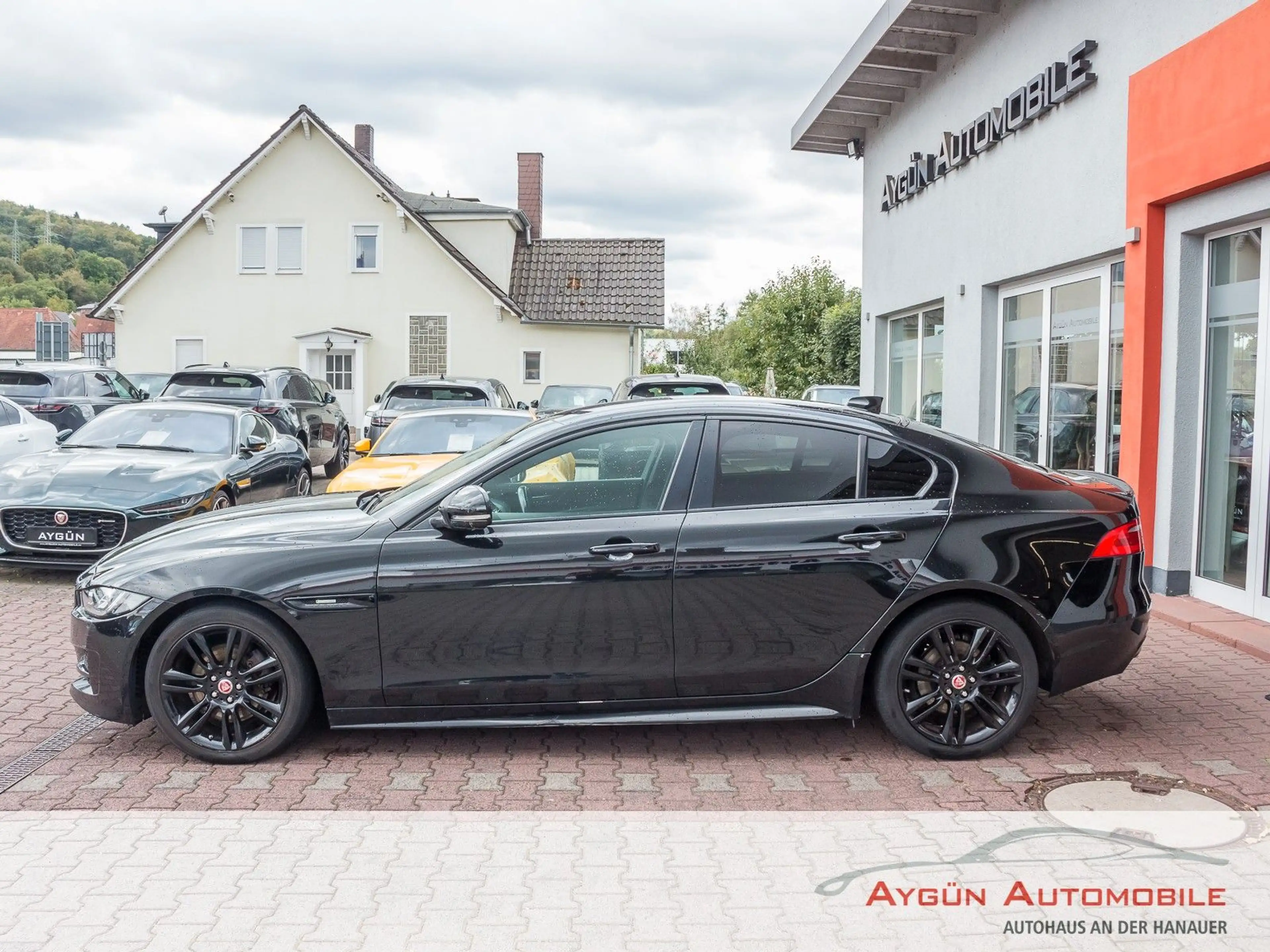 Jaguar XE R-Sport 20d — photo 7