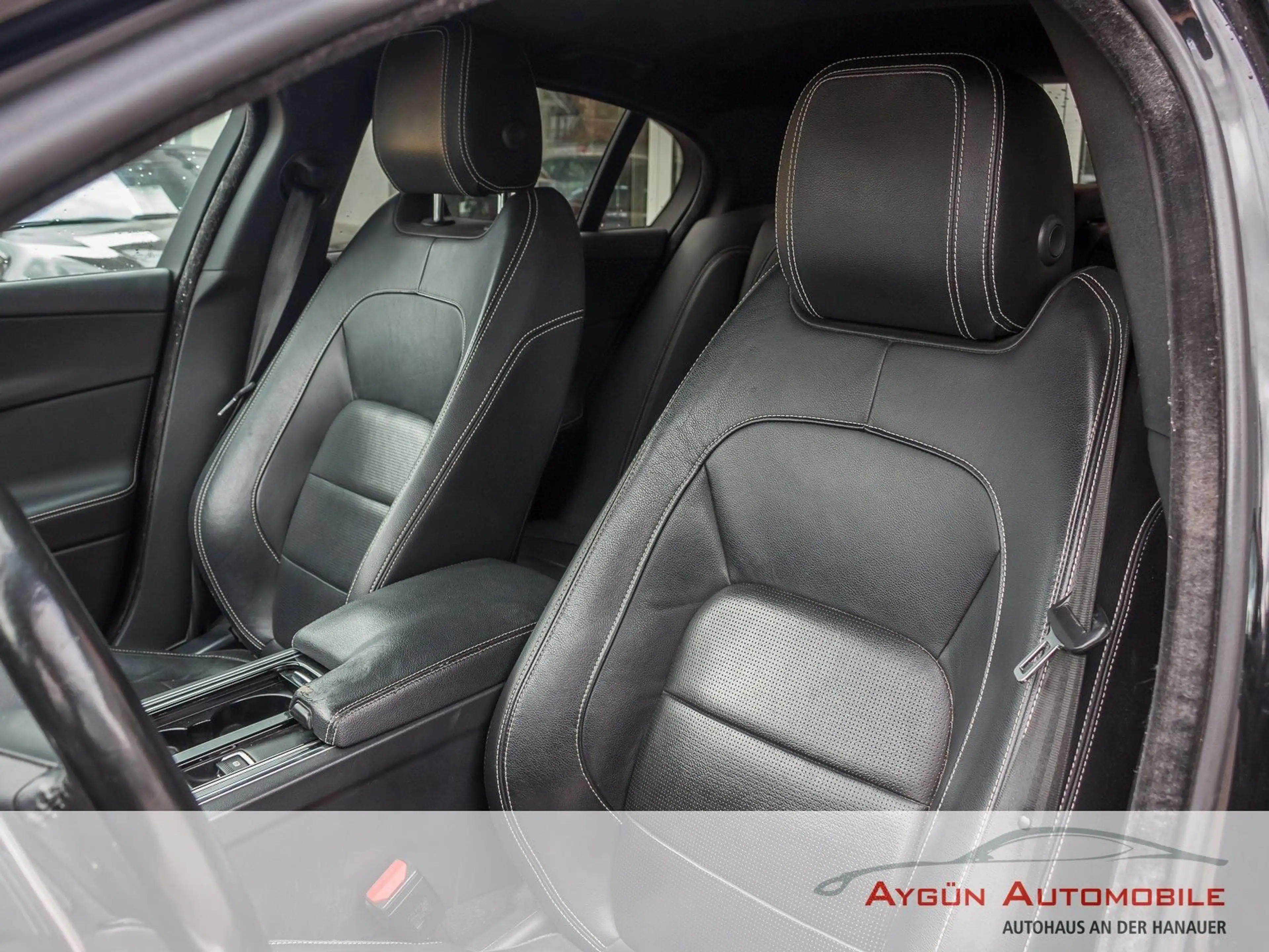 Jaguar XE R-Sport 20d — photo 14