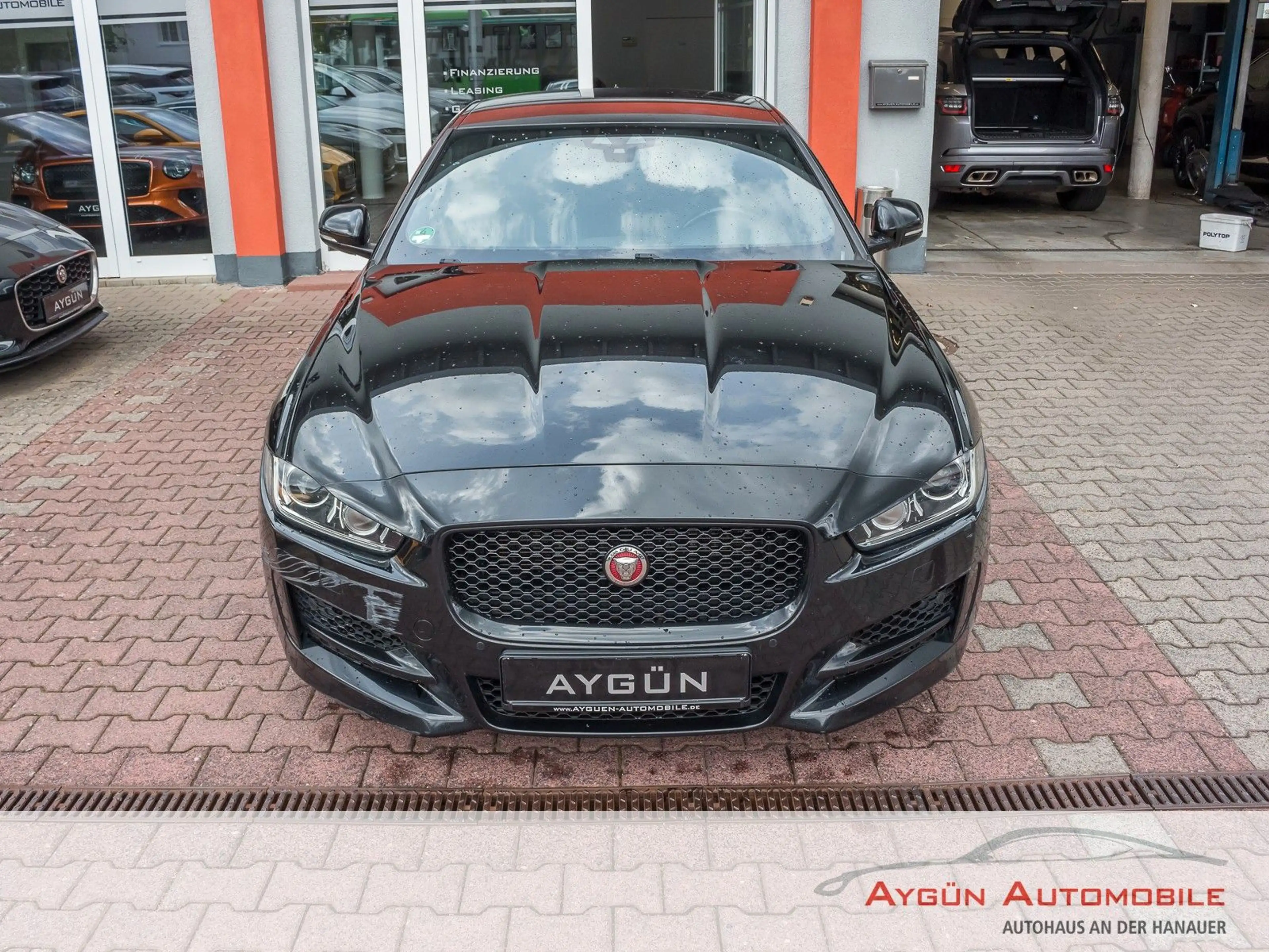 Jaguar XE R-Sport 20d — photo 2