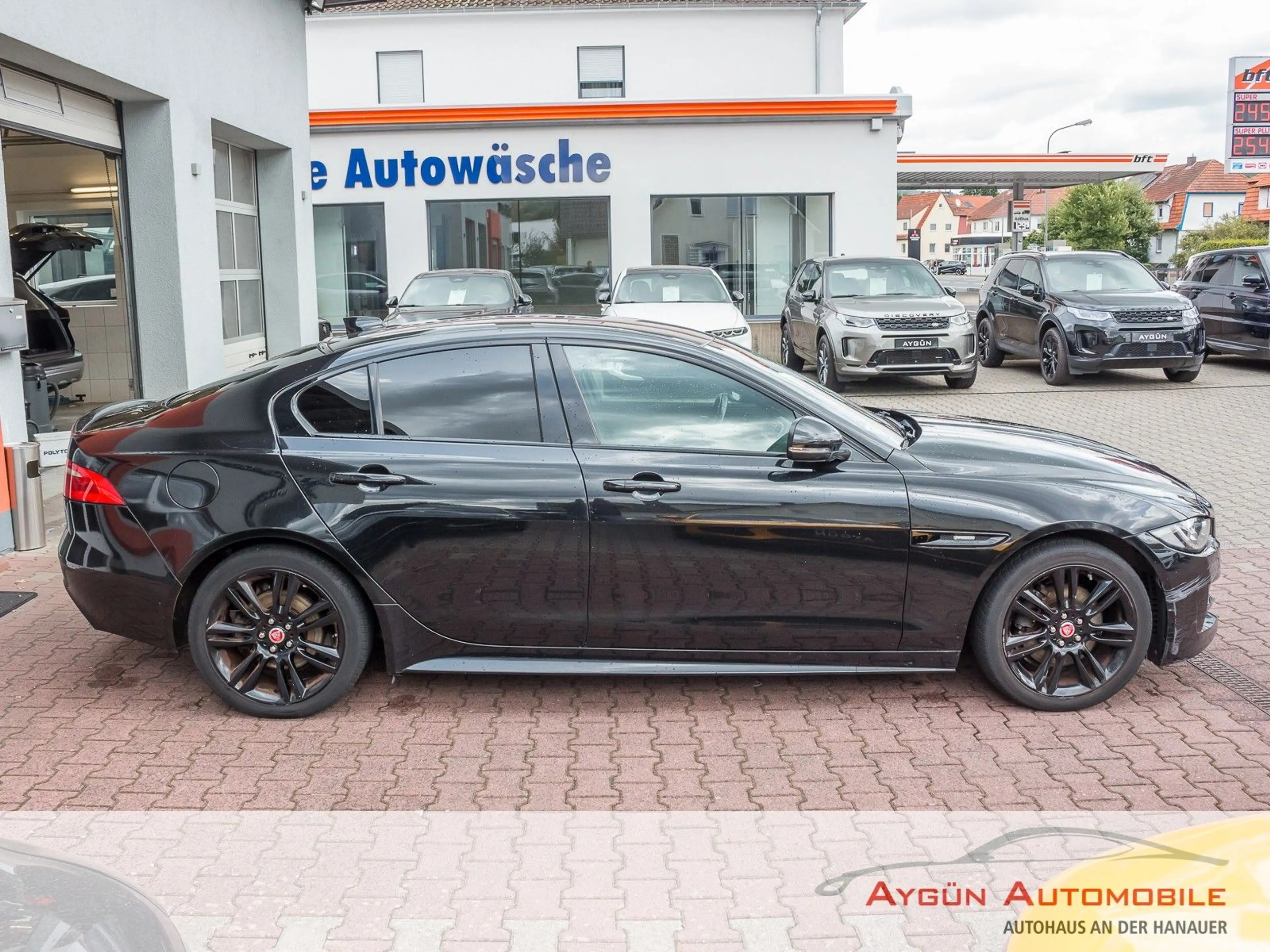 Jaguar XE R-Sport 20d — photo 8