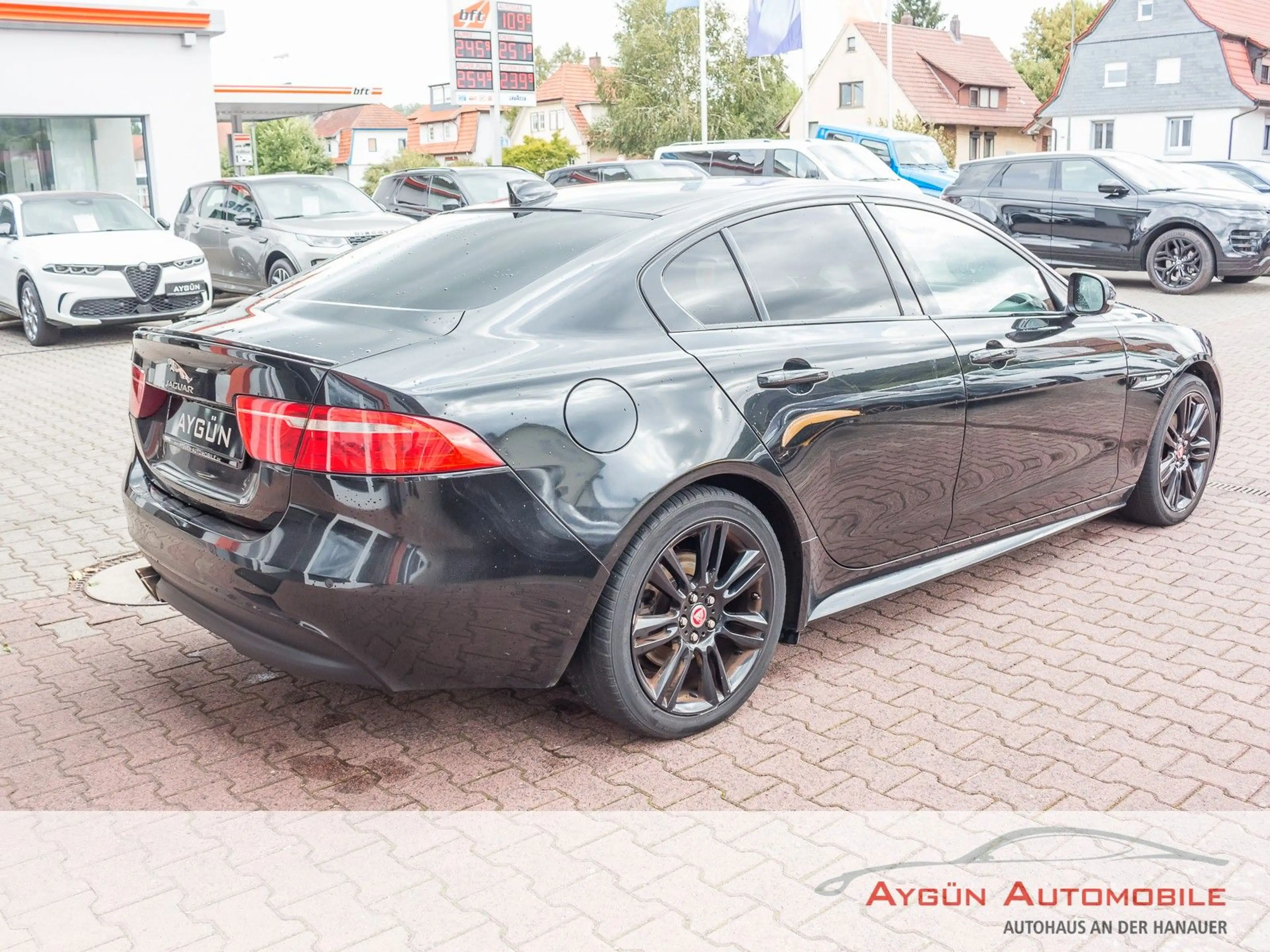 Jaguar XE R-Sport 20d — photo 6