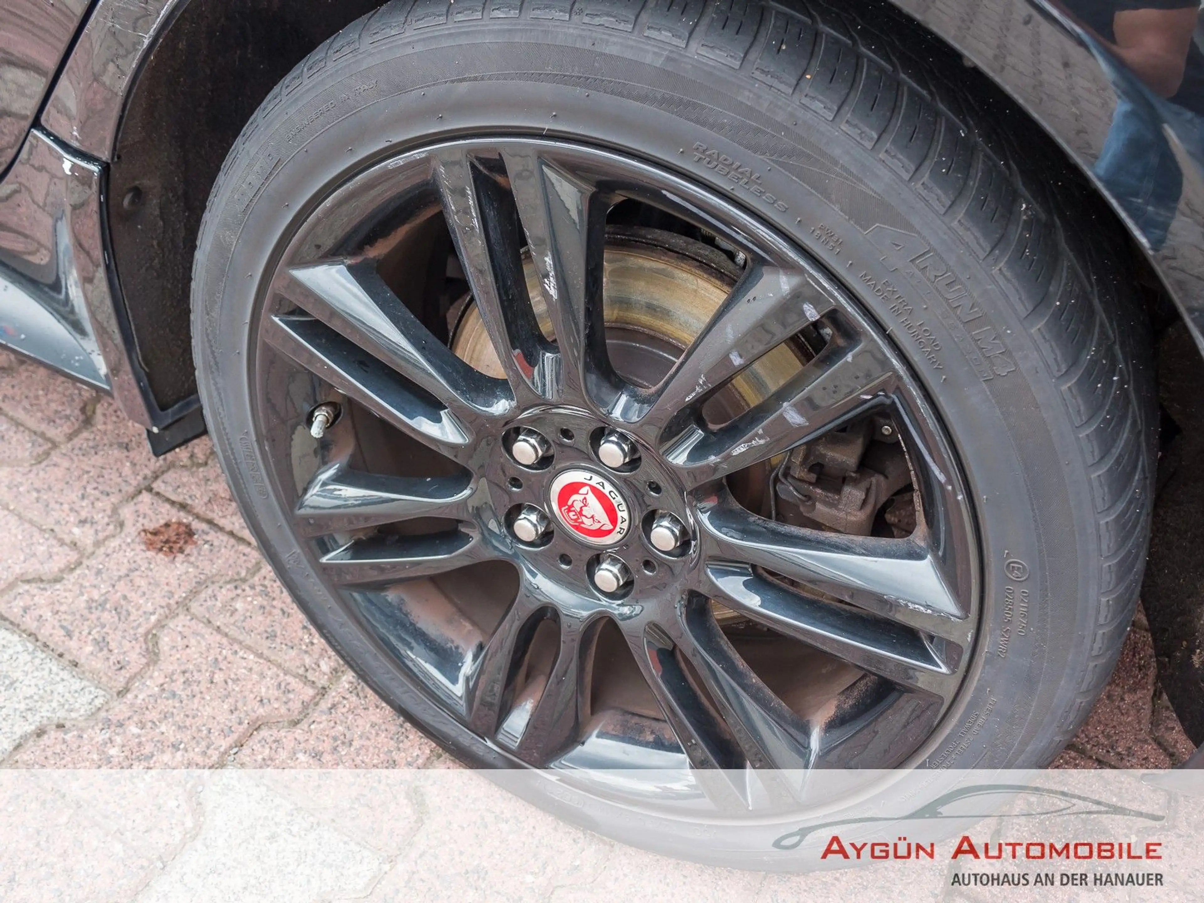 Jaguar XE R-Sport 20d — photo 10