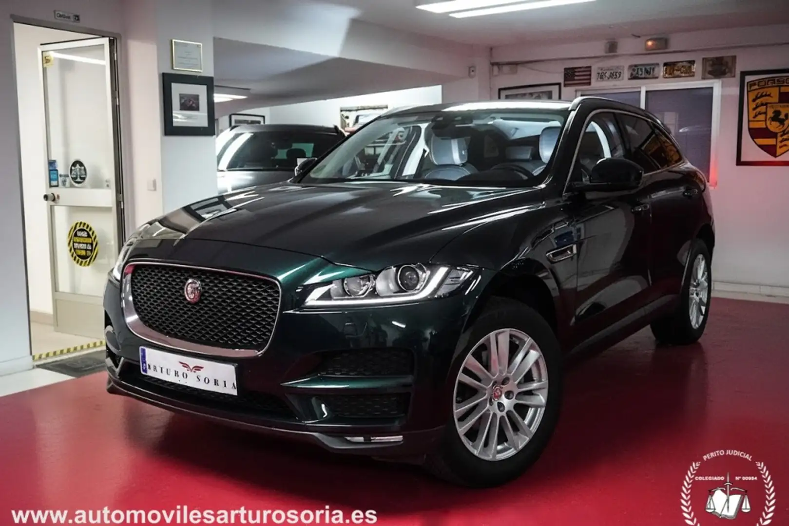 Jaguar F-Pace 2.0i4D Portfolio Aut. AWD 180 Verde - 1