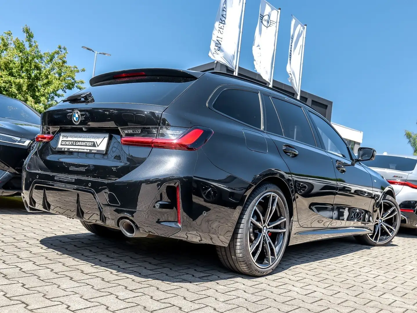 BMW 330 i xDrive Touring LCI Schwarz - 2