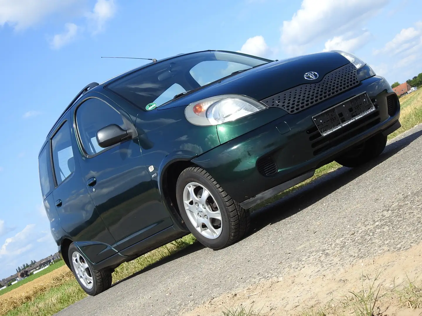 Toyota Verso Yaris. Verso 1.3.Klima.ZV.Ganzjahresreifen.2.Hand! Grün - 2