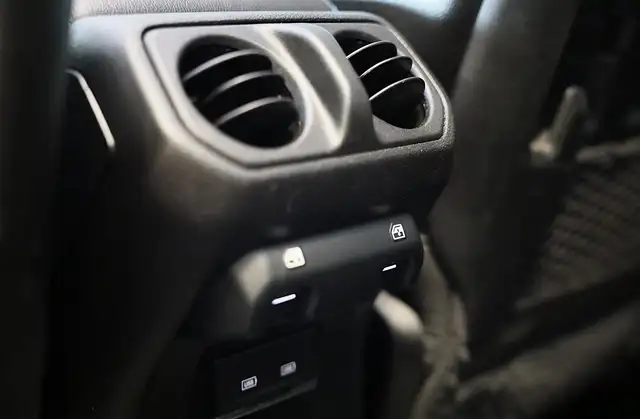 Jeep Wrangler view 30