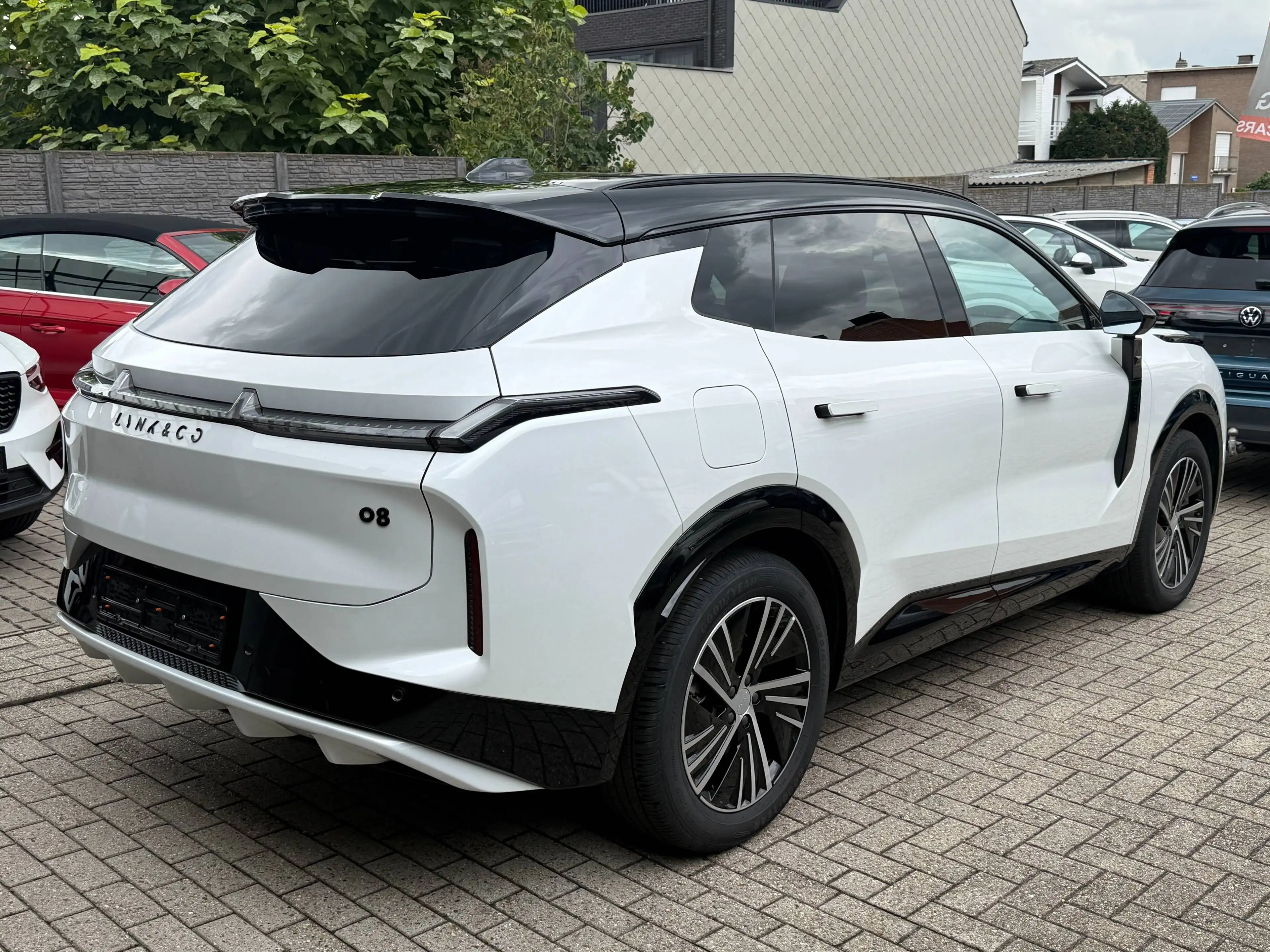 Lynk & Co 08 08 PHEV 1.5 Turbo Core (257 kW) Core — photo 3