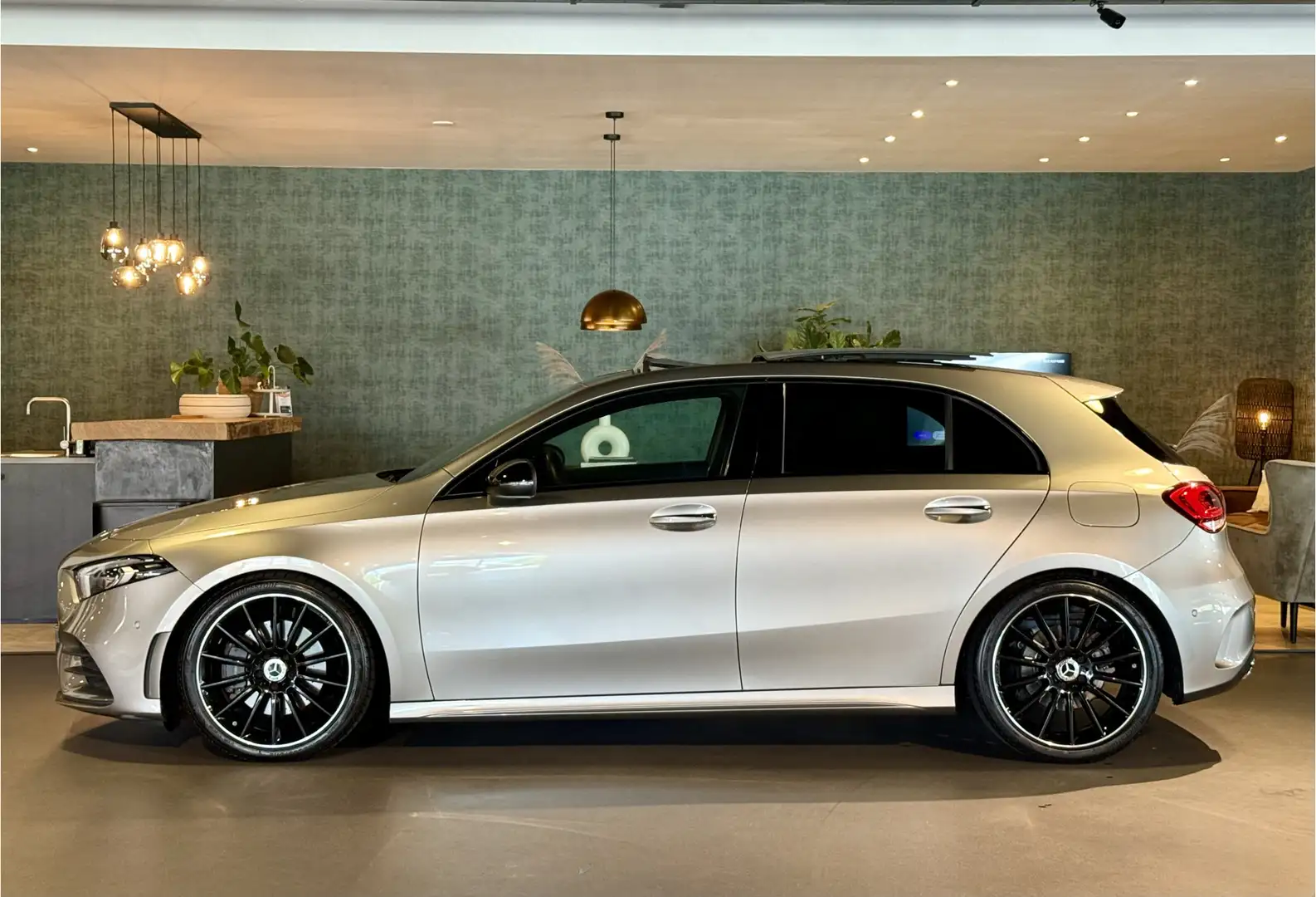 Mercedes-Benz A 220 A220 AMG I Pano I Camera I Sfeerverlichting Gris - 2