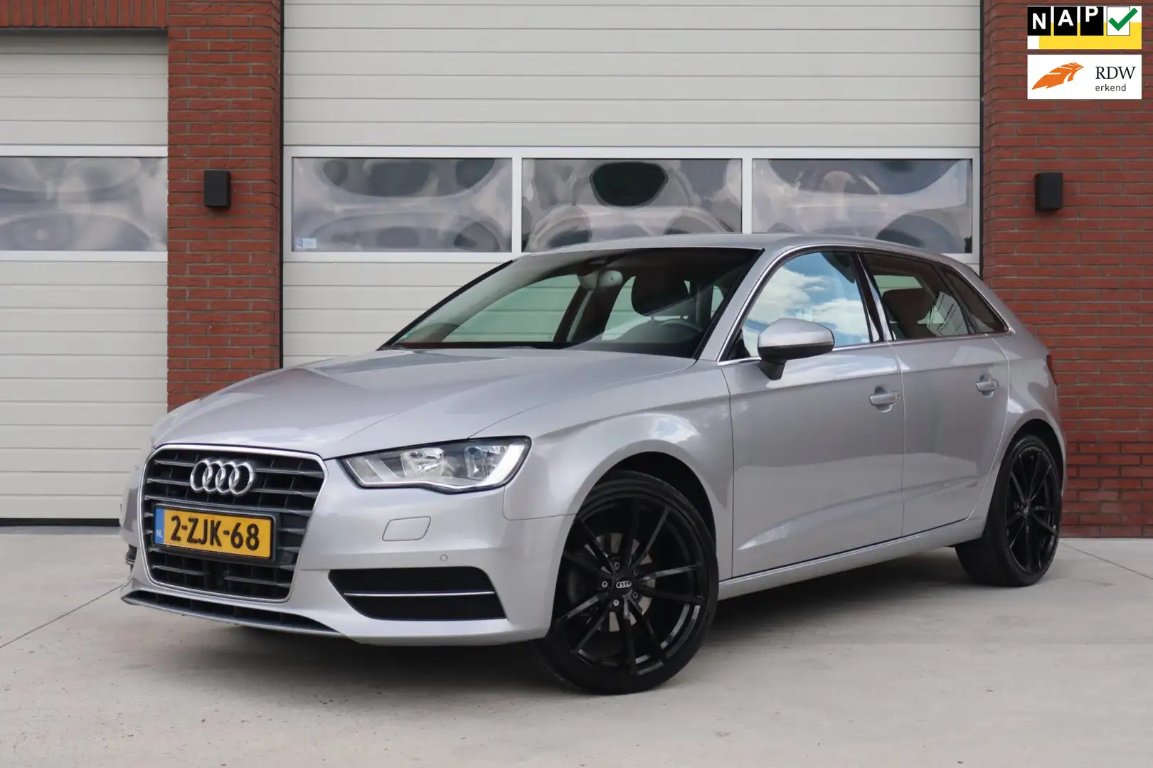 Audi A3 Sportback 2.0 TDI Ambiente - Adaptive cruise - Ban Gris - 1
