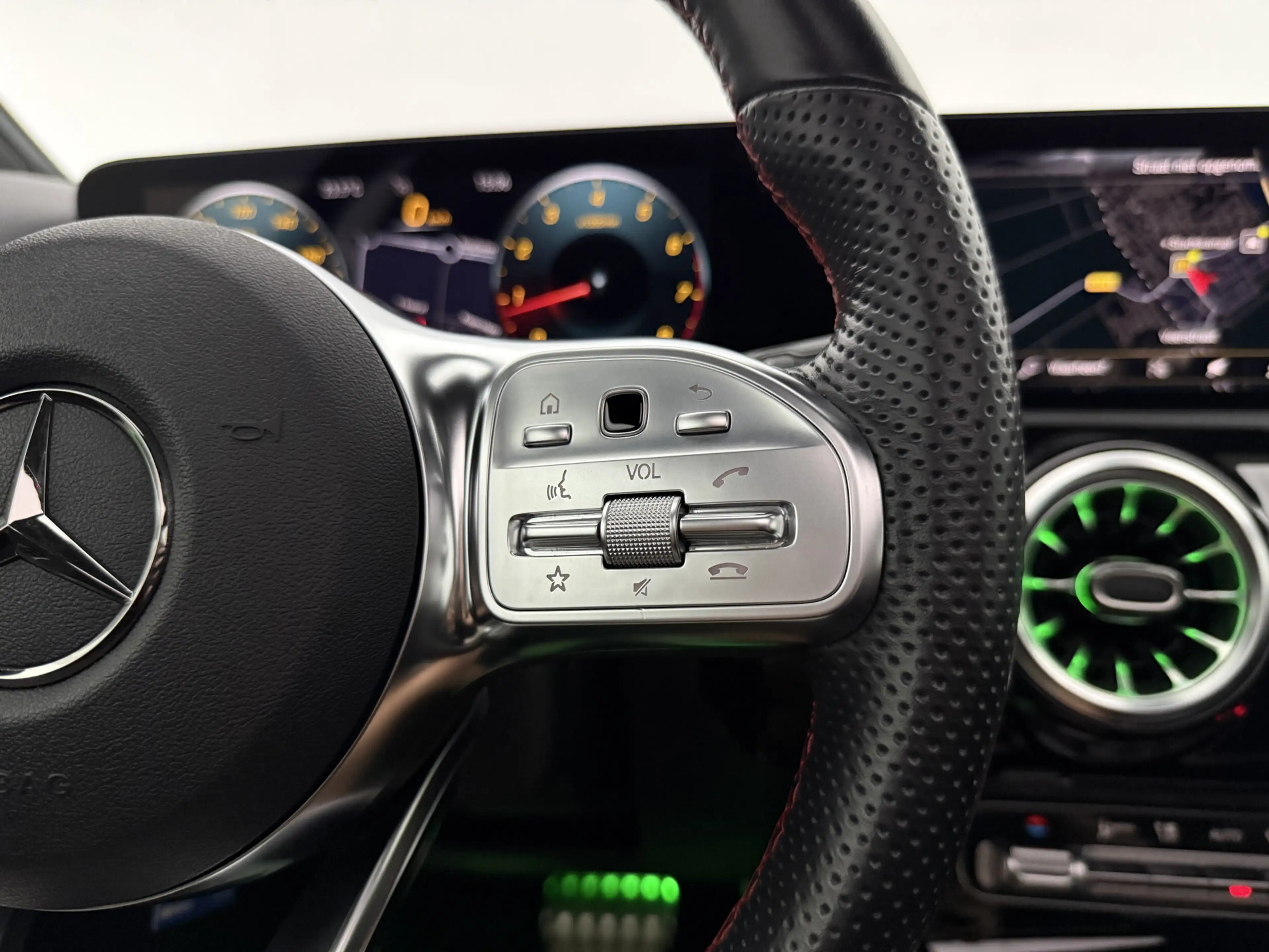 Mercedes-Benz A 200 AMG | Pano | Sfeer | Camera | Virtual | Cruise | L — photo 26