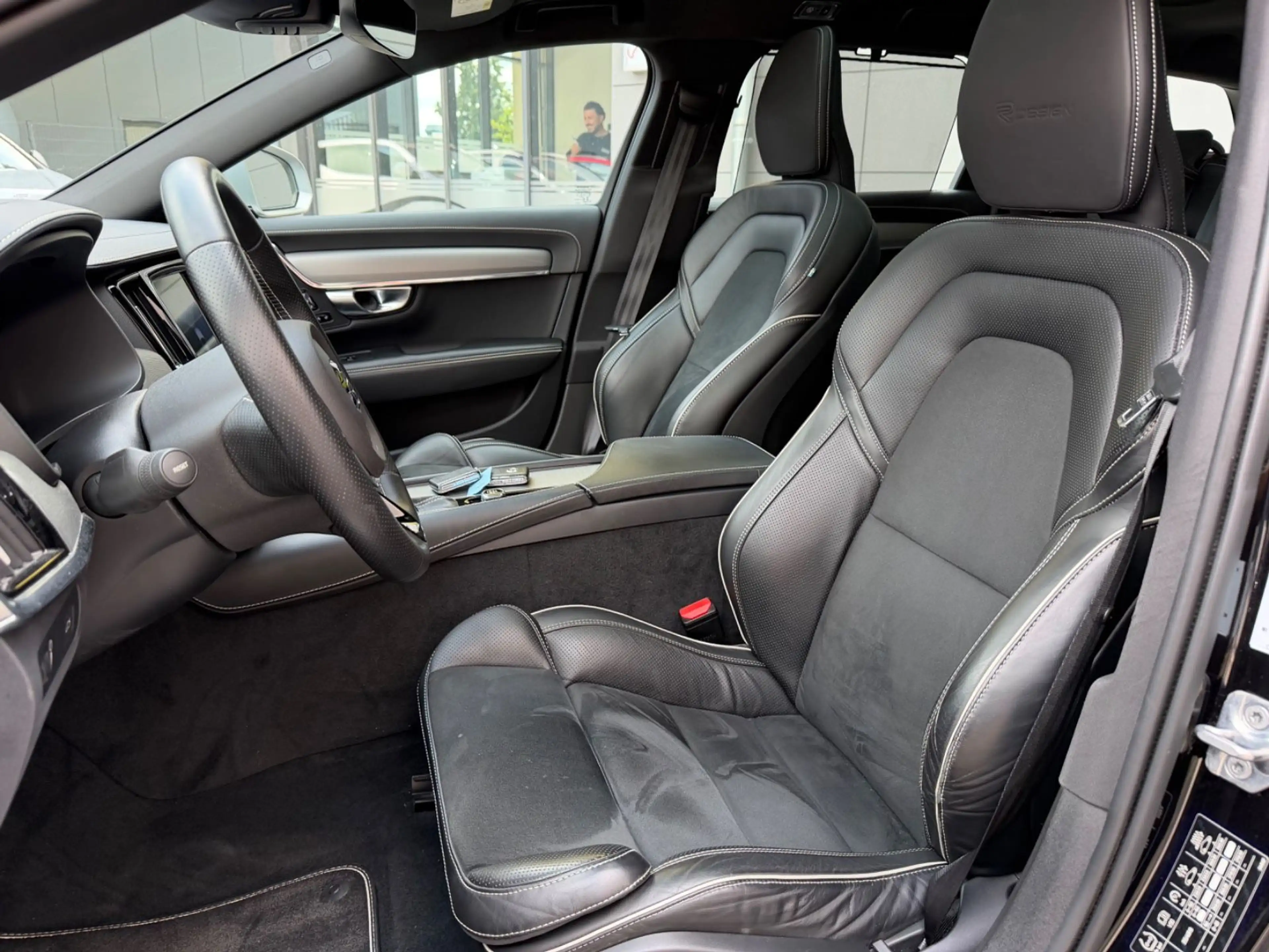 Volvo V90 Kombi R Design AWD/ALLRAD/SPORTPAK*/PANO/KAM — photo 13