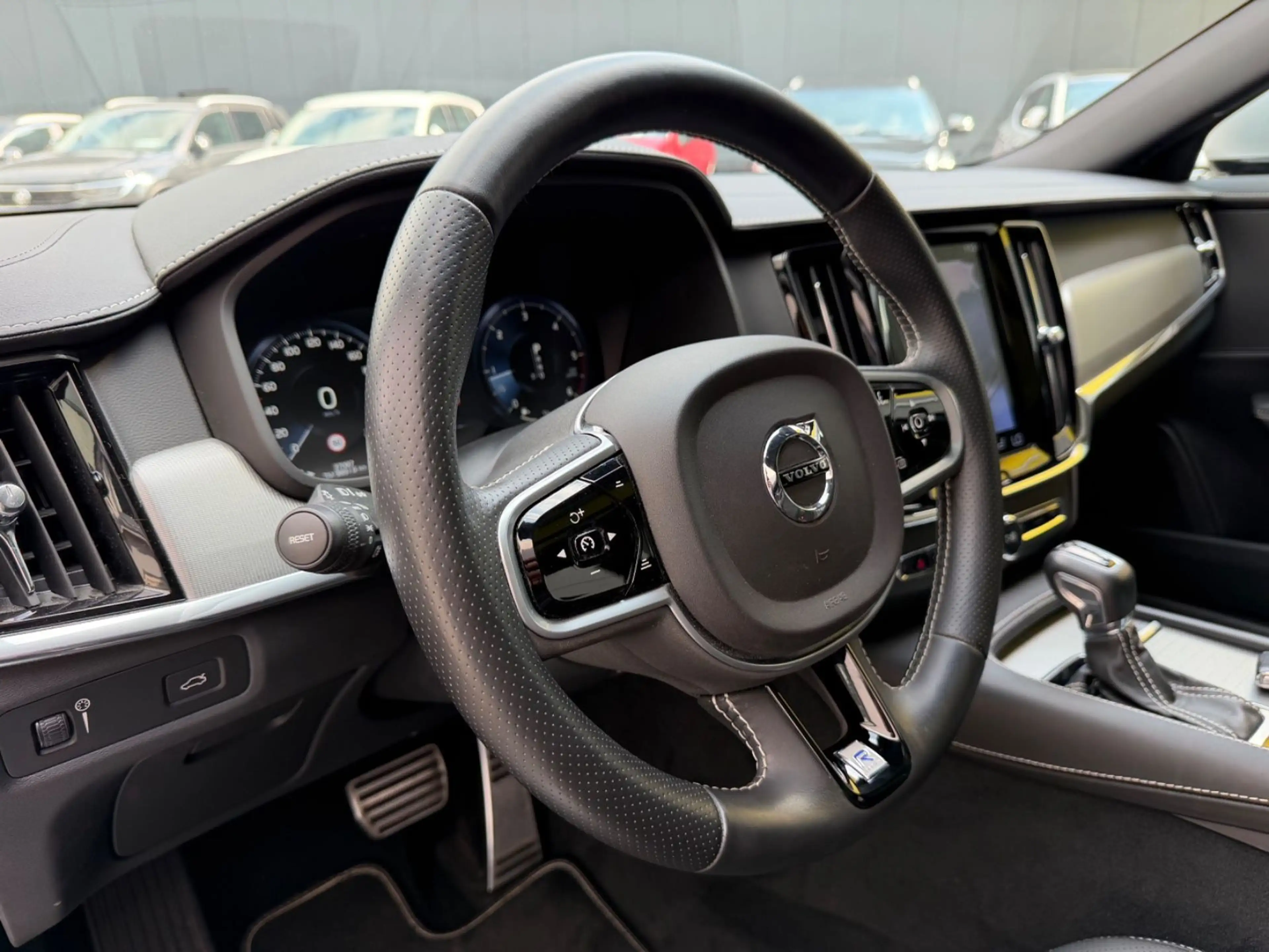 Volvo V90 Kombi R Design AWD/ALLRAD/SPORTPAK*/PANO/KAM — photo 15