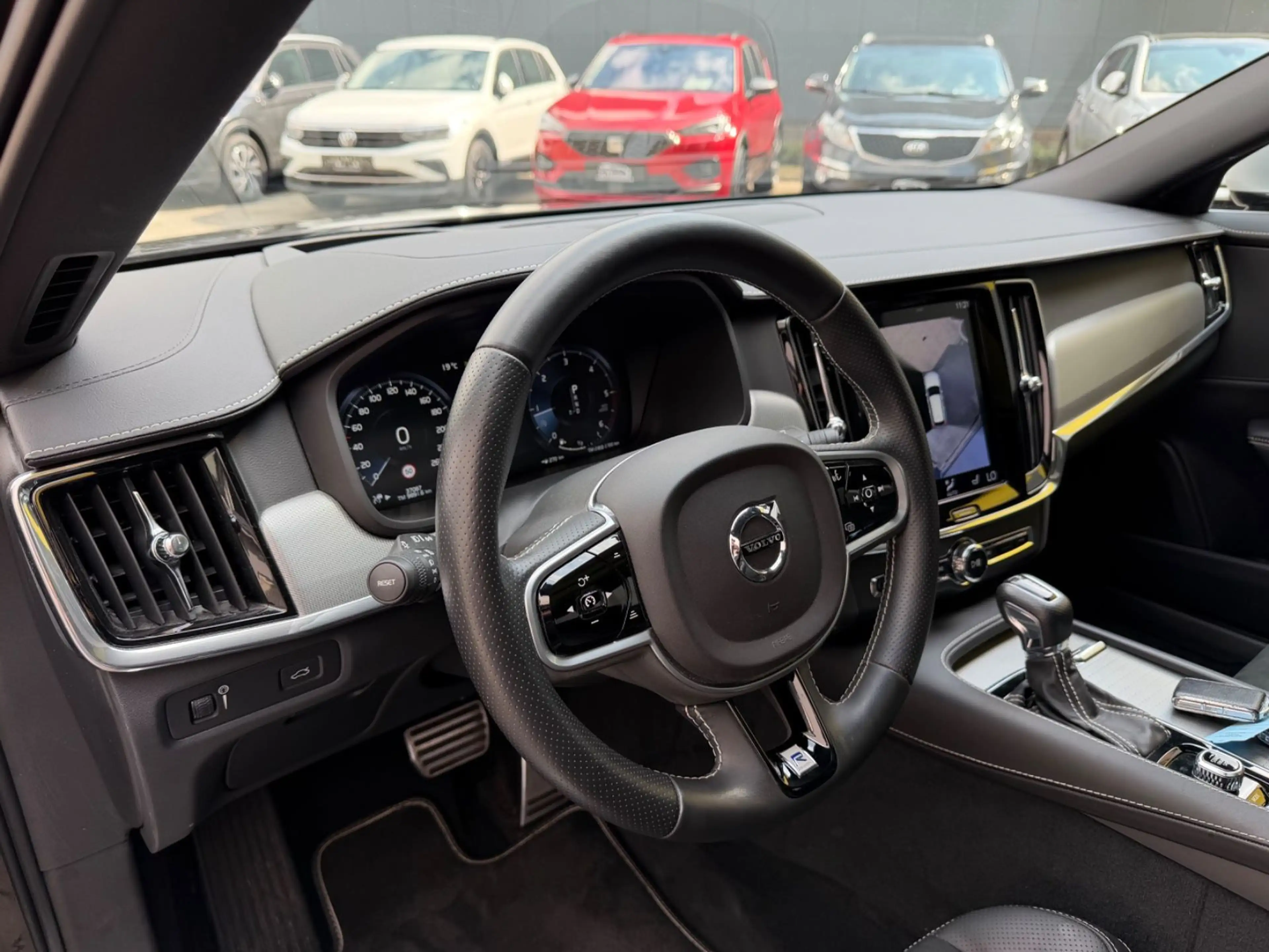 Volvo V90 Kombi R Design AWD/ALLRAD/SPORTPAK*/PANO/KAM — photo 14