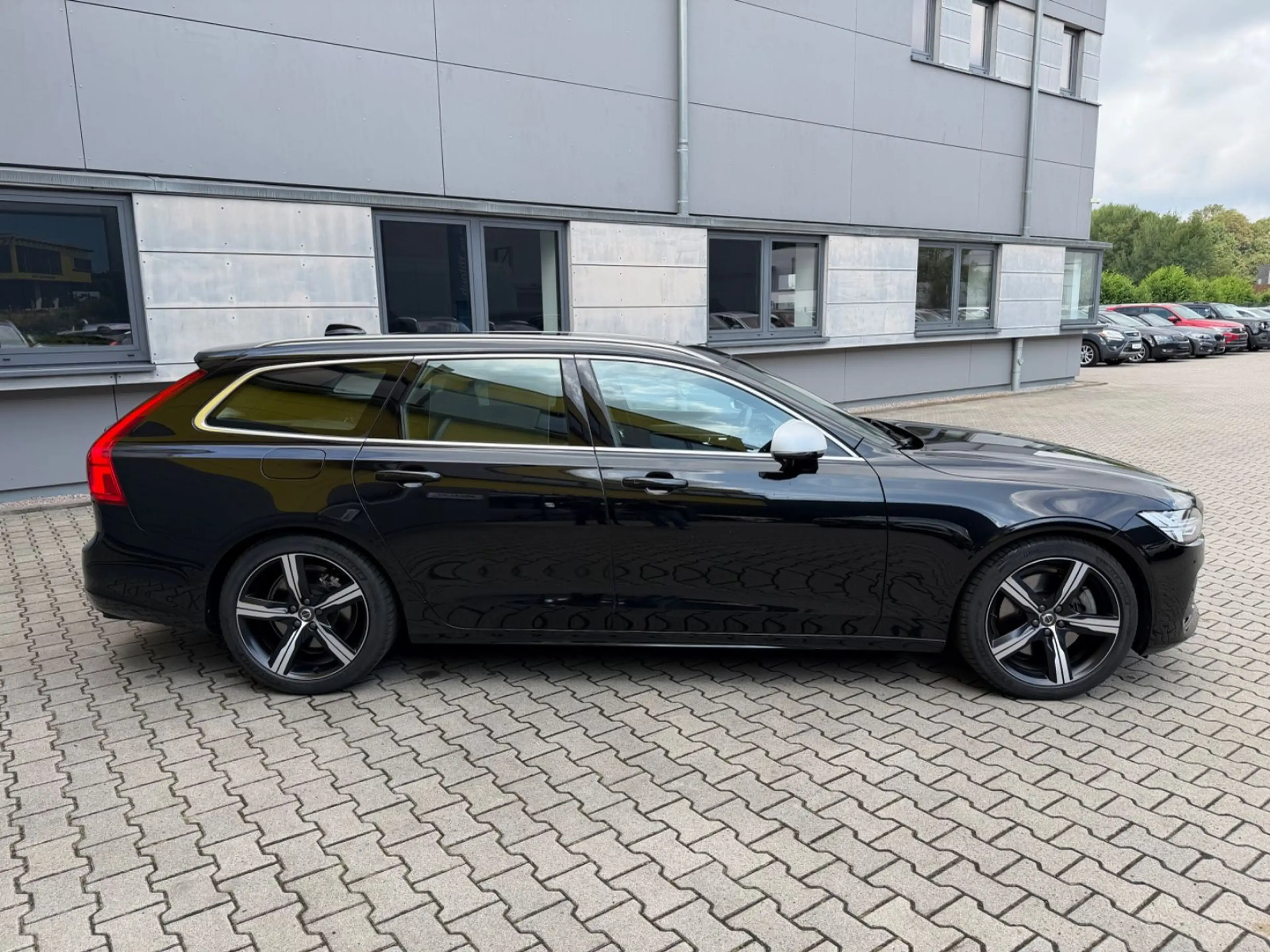 Volvo V90 Kombi R Design AWD/ALLRAD/SPORTPAK*/PANO/KAM — photo 8