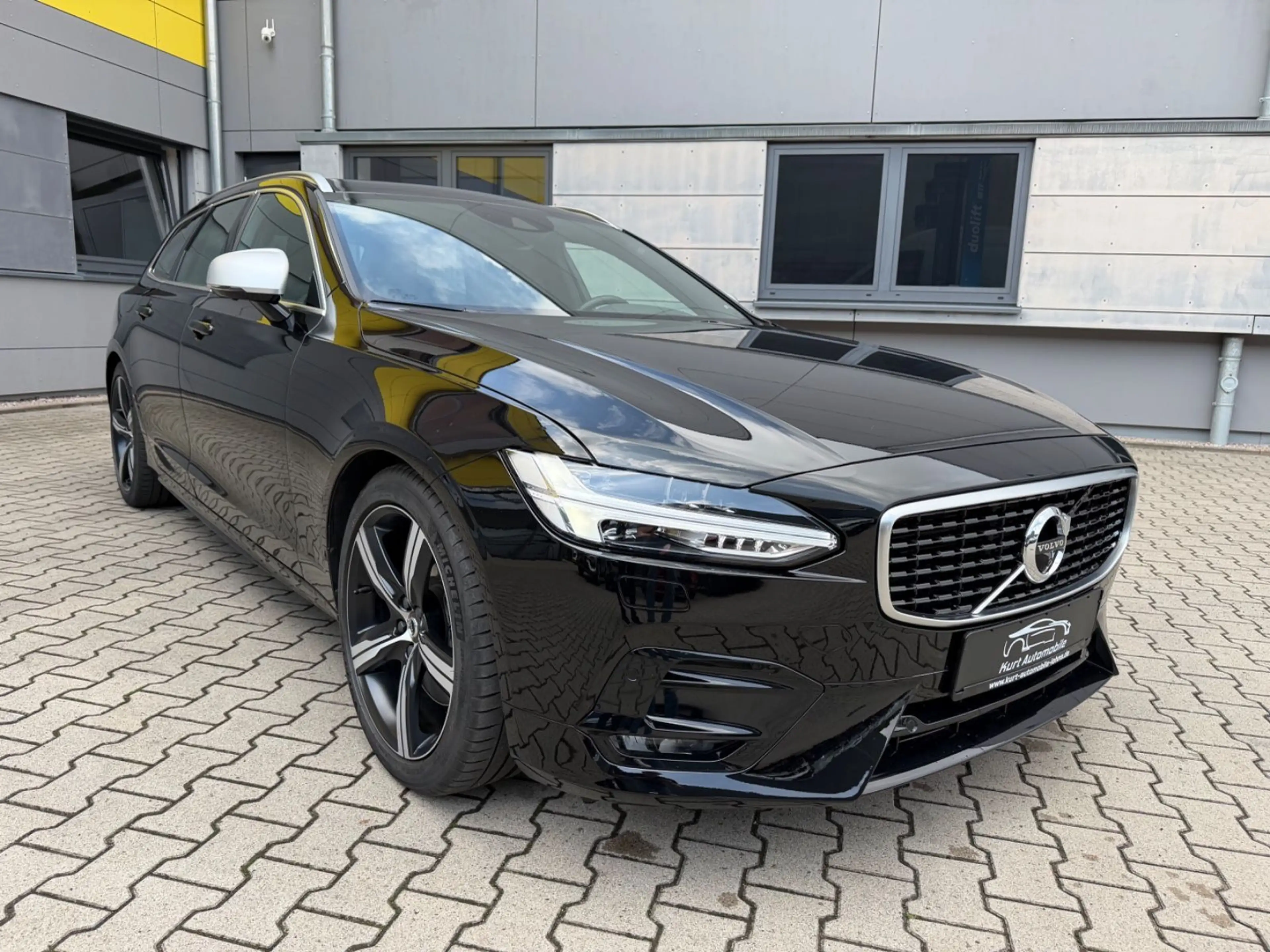 Volvo V90 Kombi R Design AWD/ALLRAD/SPORTPAK*/PANO/KAM — photo 9