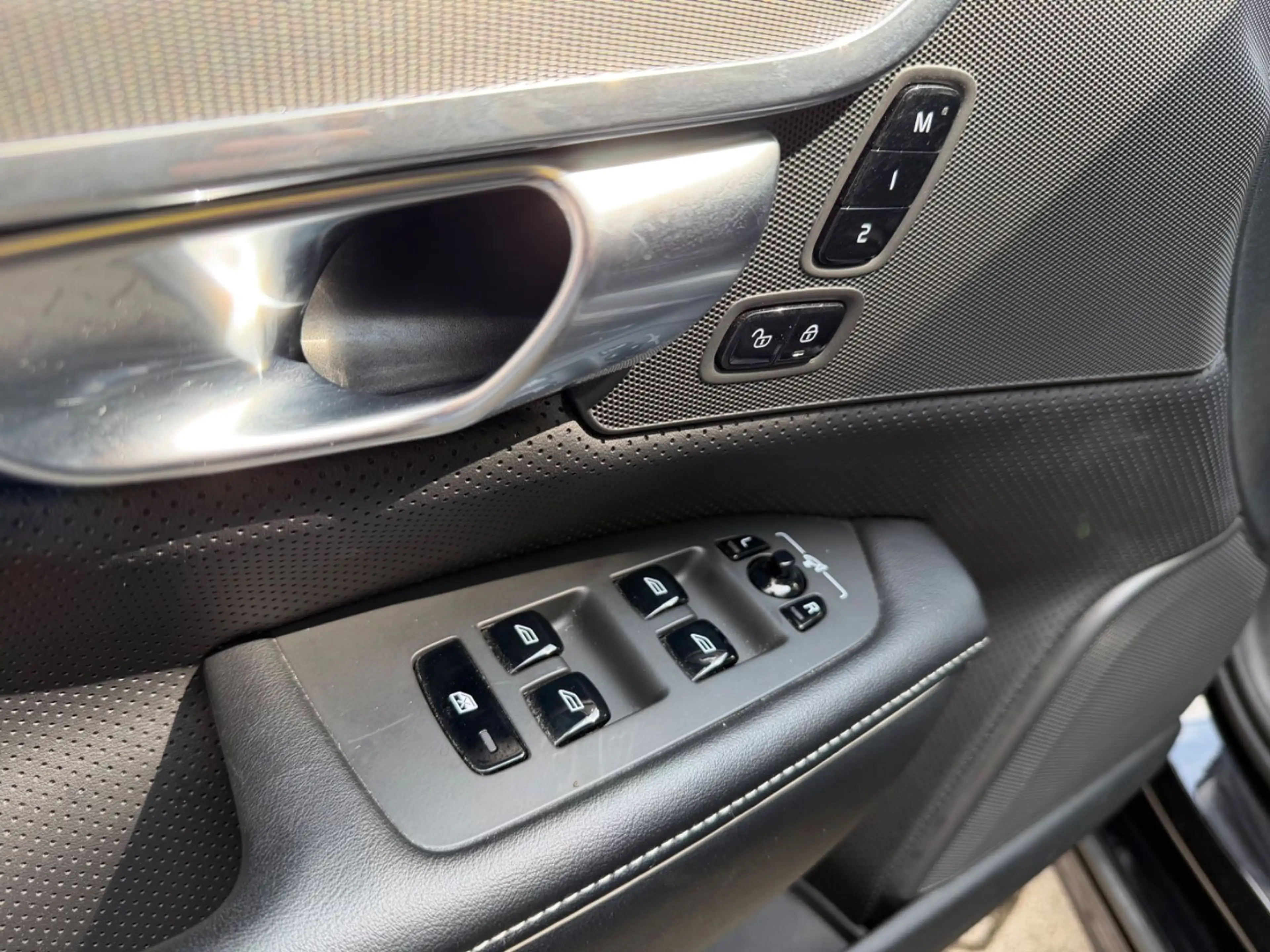 Volvo V90 Kombi R Design AWD/ALLRAD/SPORTPAK*/PANO/KAM — photo 11