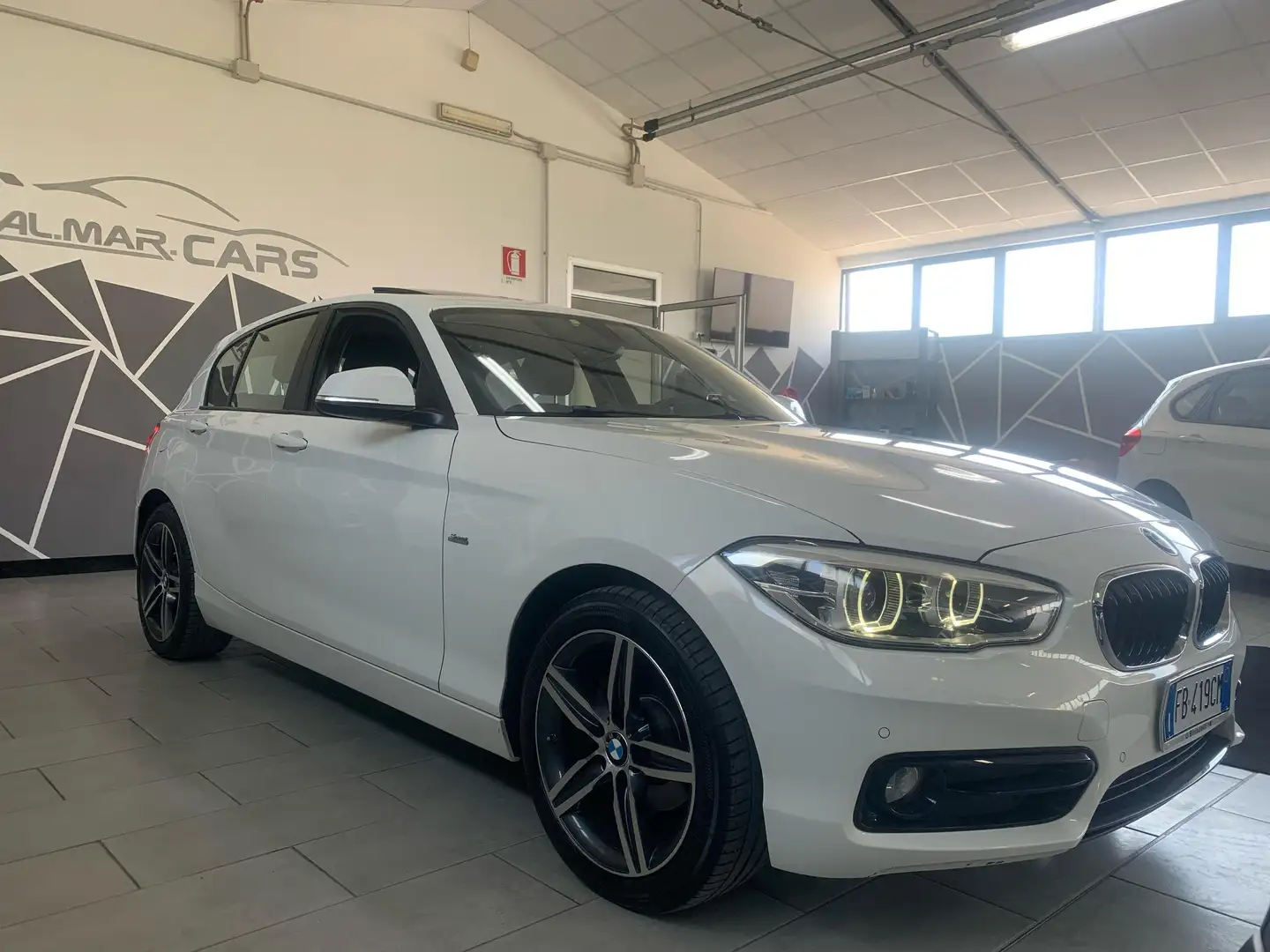 BMW 116 Serie 1 F/20-21 2015 116d Sport 5p Bianco - 2