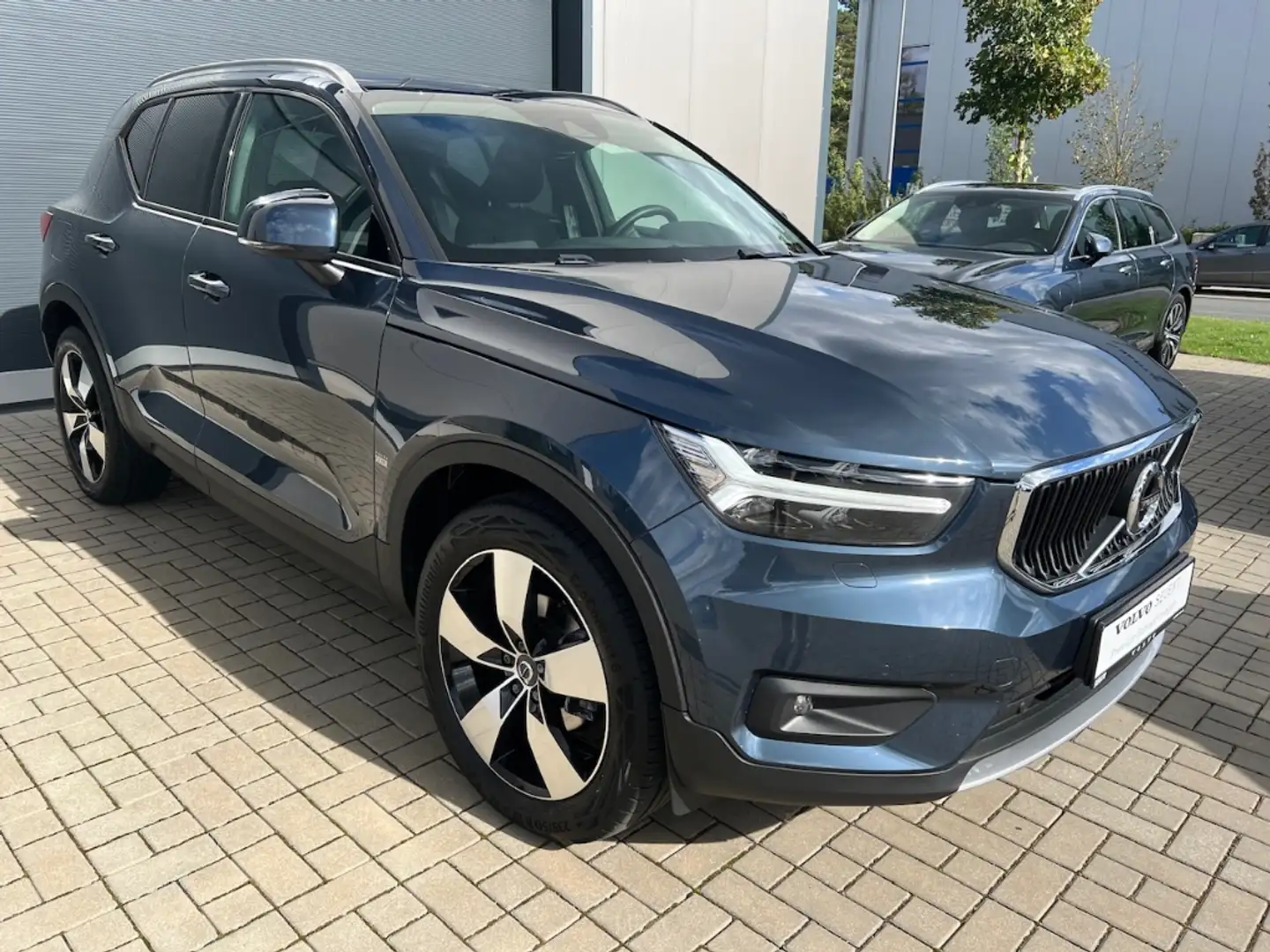 Volvo XC40 Momentum Pro 2WD T3 EU6d Navi Digitales Cockpit So Schwarz - 2