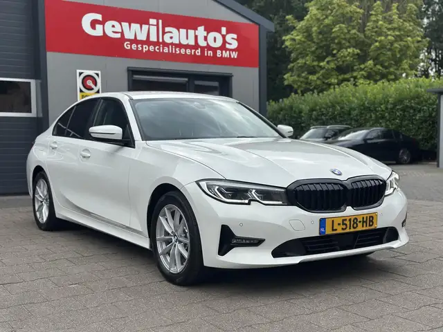 BMW 3 Series view 21