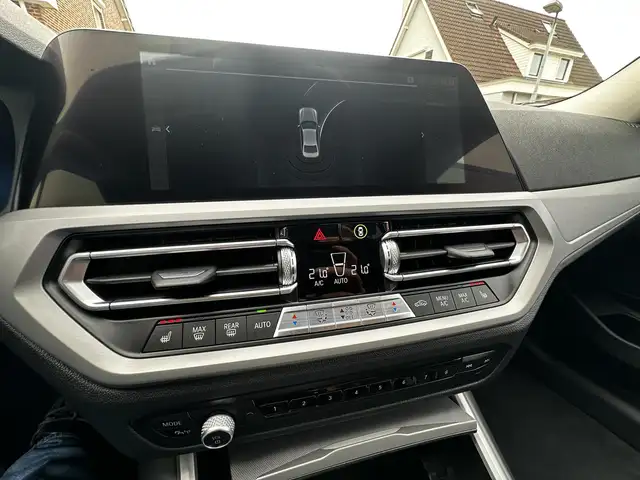 BMW 3 Series view 11