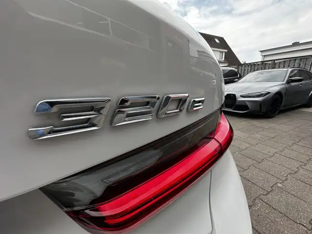 BMW 3 Series view 28