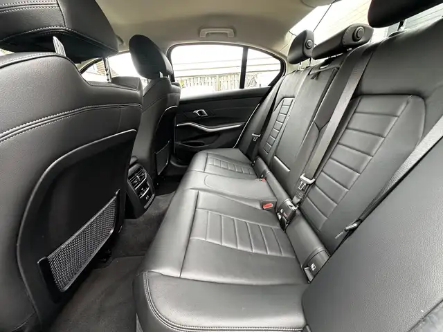 BMW 3 Series view 9