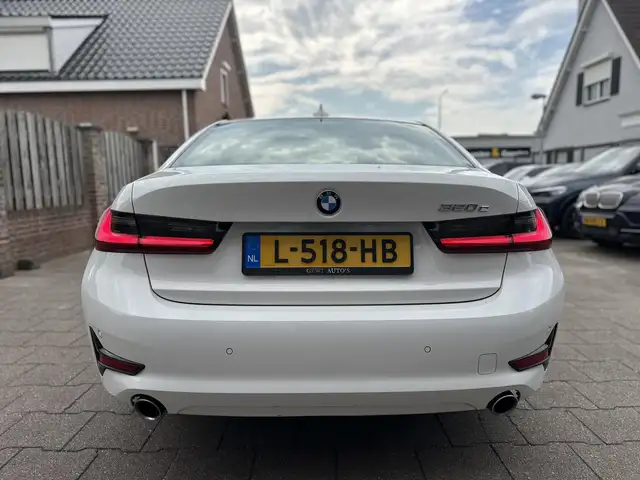 BMW 3 Series view 12