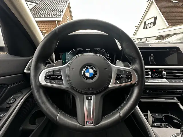 BMW 3 Series view 14