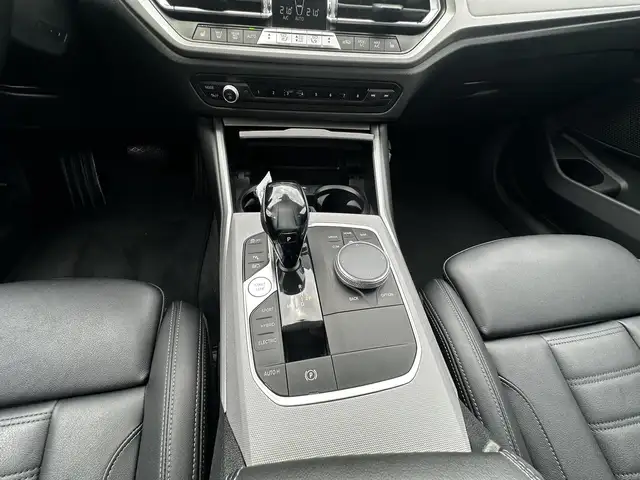 BMW 3 Series view 19