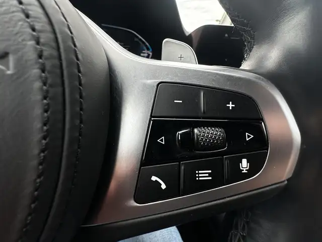 BMW 3 Series view 24