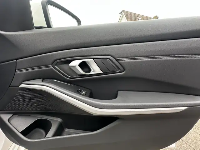 BMW 3 Series view 29