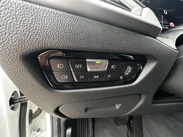 BMW 3 Series view 5