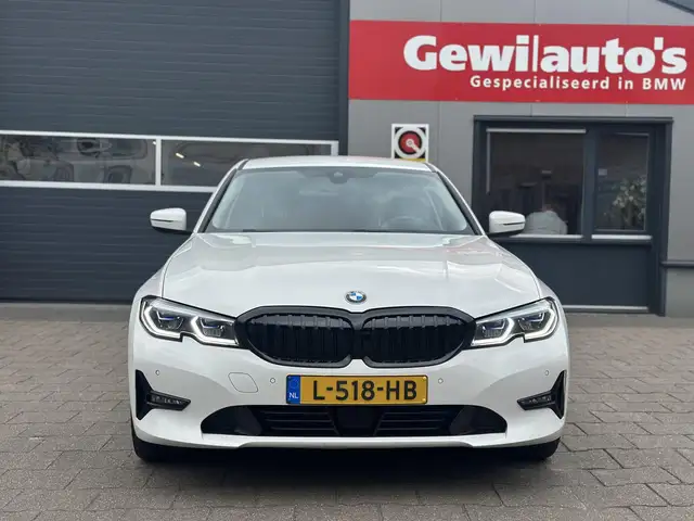 BMW 3 Series view 27
