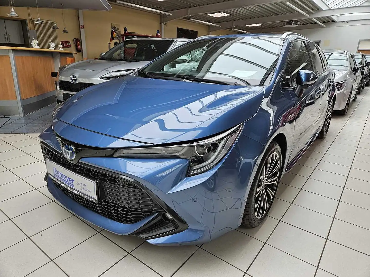 Toyota Corolla Touring Sports 1,8 Hybrid Team D AHK Technik-Paket Blau - 1