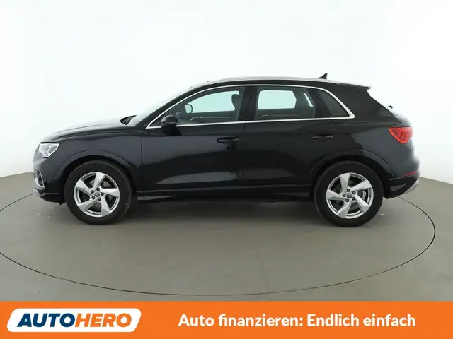 Audi Q3 view 3