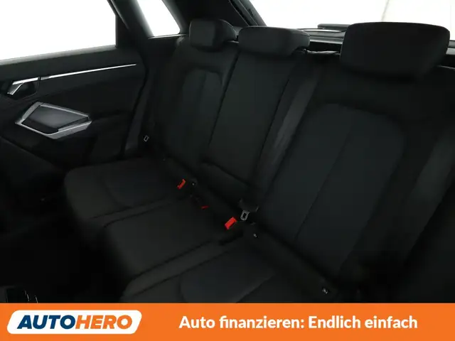Audi Q3 view 14
