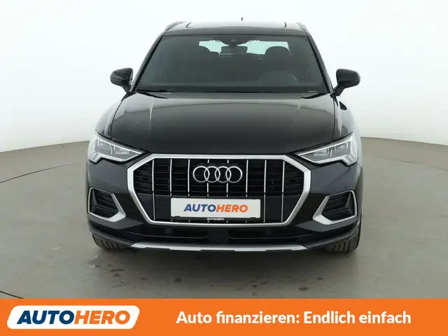 Audi Q3 view 9