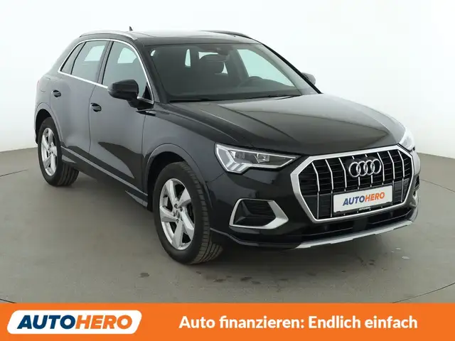 Audi Q3 view 8