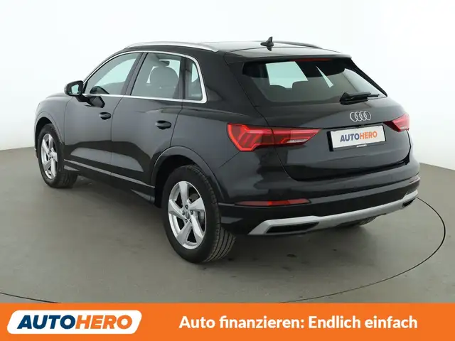 Audi Q3 view 4