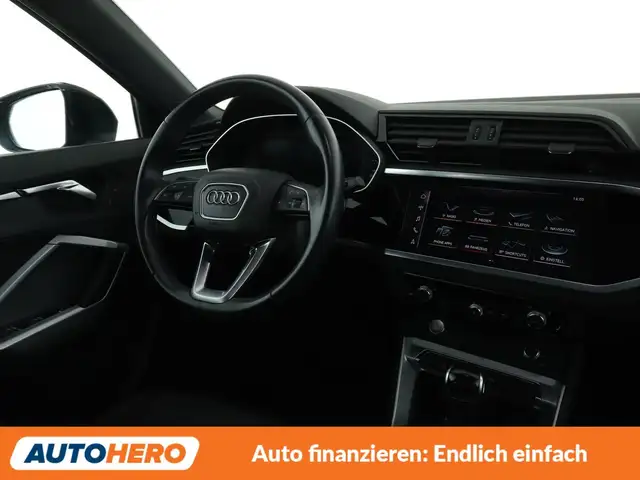 Audi Q3 view 13